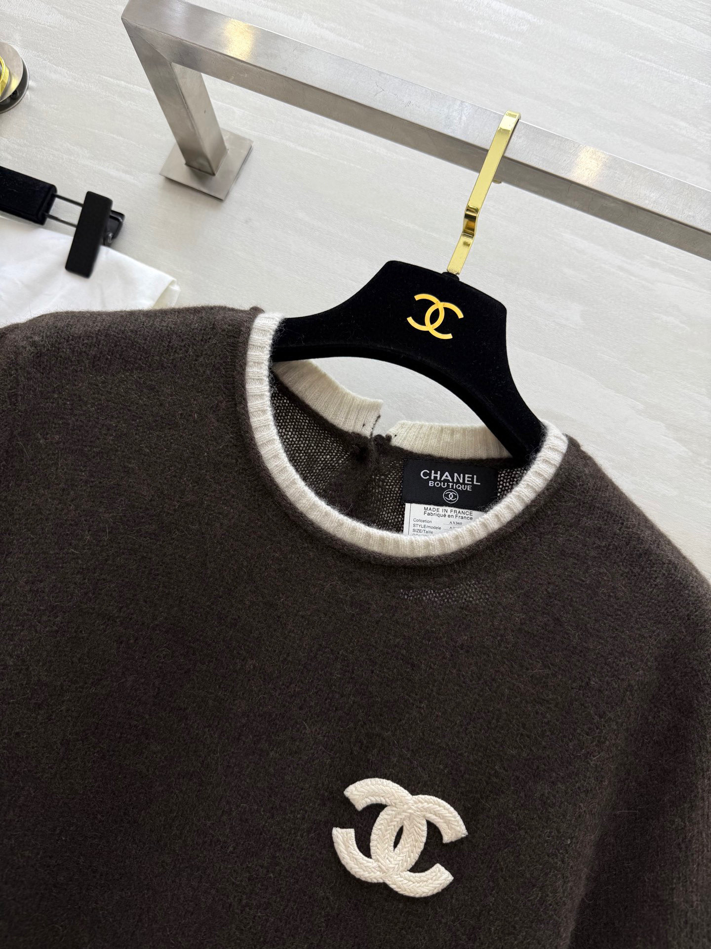 #Chane♡²⁵秋冬新款 浣熊毛绒短袖上衣 高品质 现货来 配送防尘 size：36/38/40（38