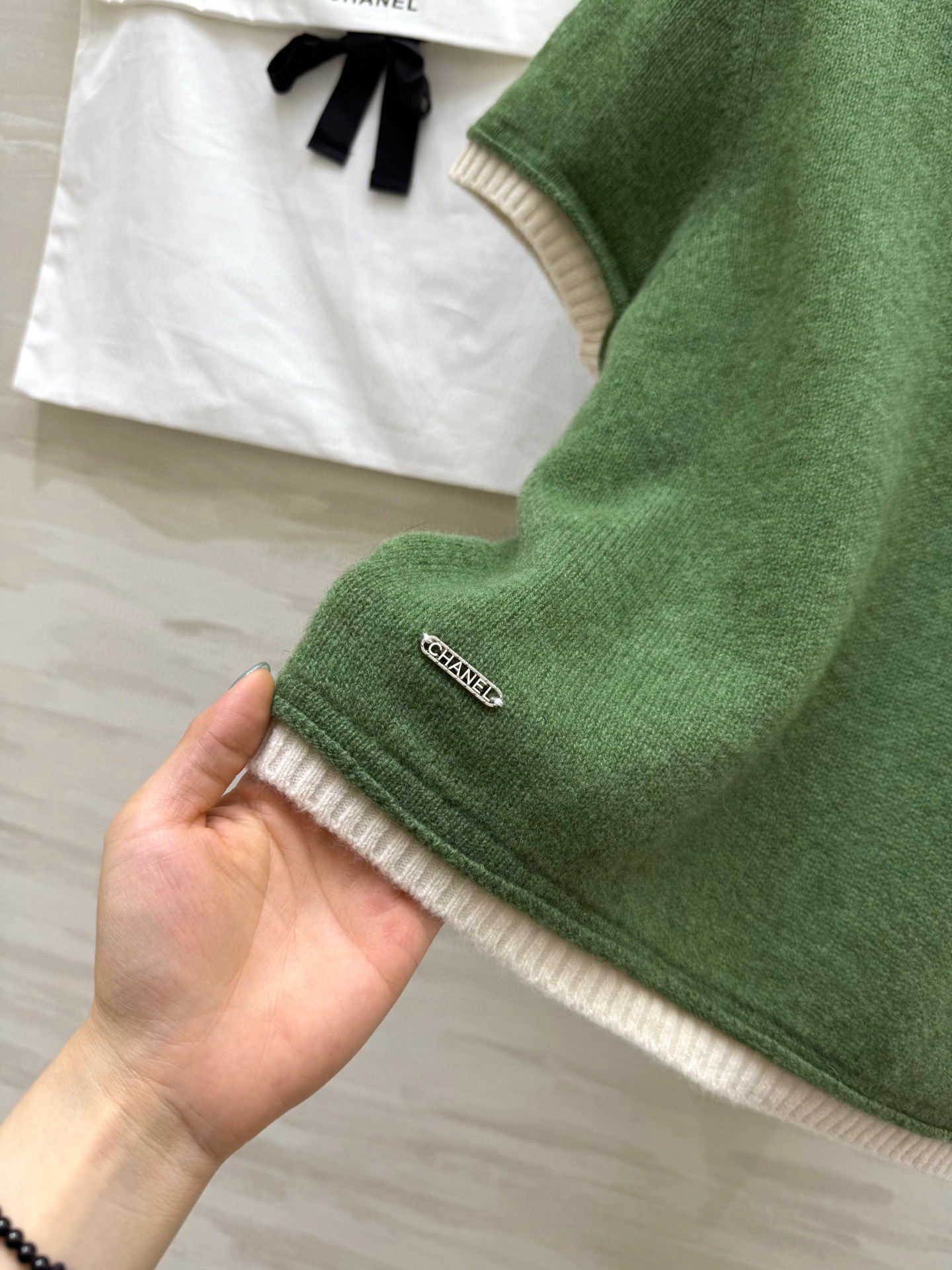 #Chane♡²⁵秋冬新款 浣熊毛绒短袖上衣 高品质 现货来 配送防尘 size：36/38/40（38