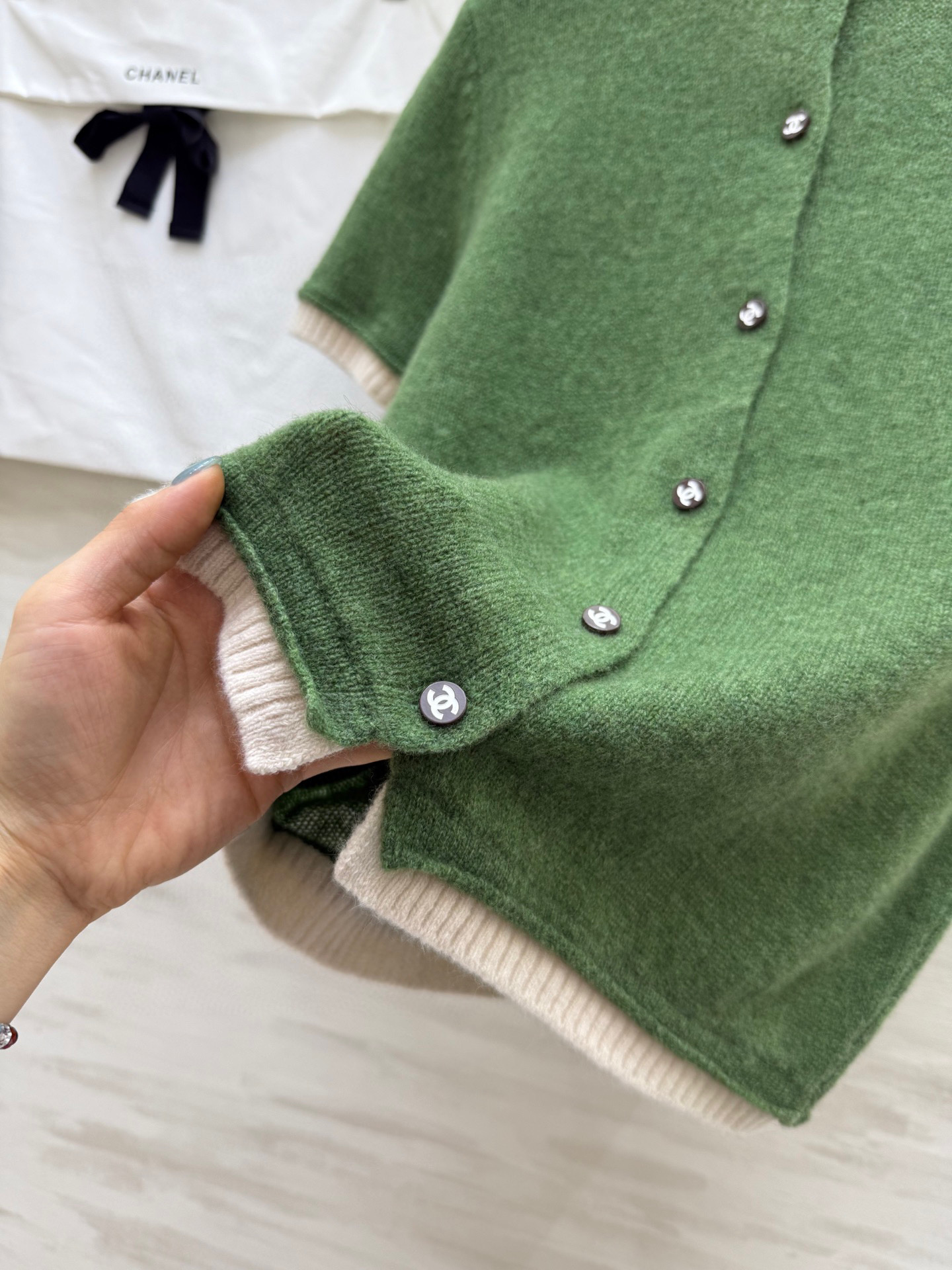 #Chane♡²⁵秋冬新款 浣熊毛绒短袖上衣 高品质 现货来 配送防尘 size：36/38/40（38