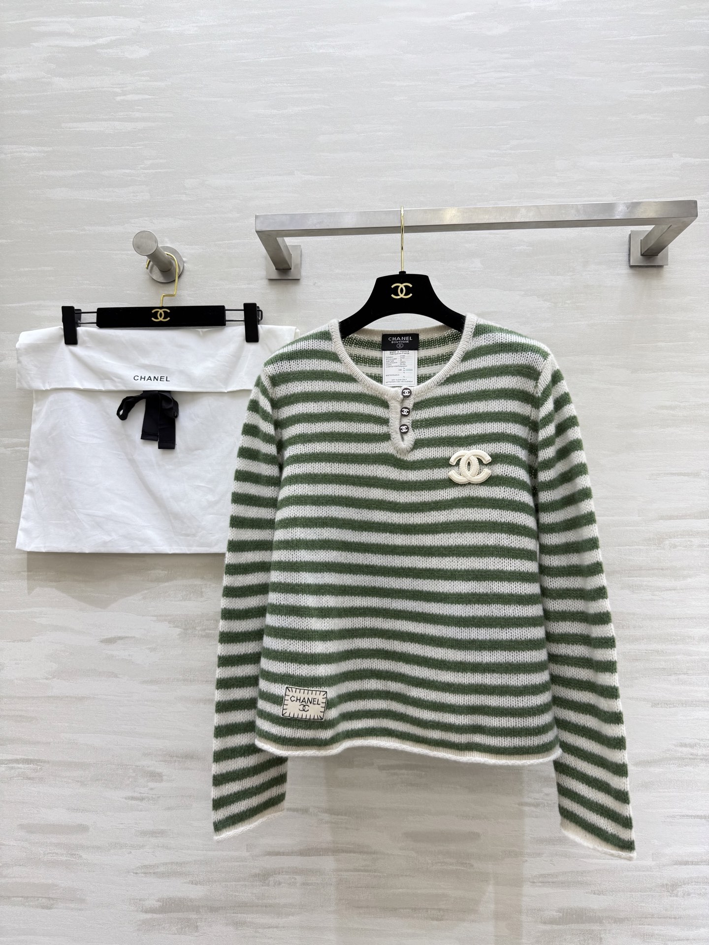 NO:566132,#Chane autumn and winter new style, second-hand series, soft and glutinous raccoon fur striped sweater, high quality customization, ready for sale, size 36/38/40 (size 38, shoulder width 40, chest 106, length 62),,chanel,sweaters,alexander wang19860909#Chane秋冬新款 中古系列 软软糯糯浣熊毛条纹毛衣 高品质定制 现货首发size36/38/40（38码肩宽40,胸围106,衣长62）,,chanel,sweaters,alexander wang,Women's clothing