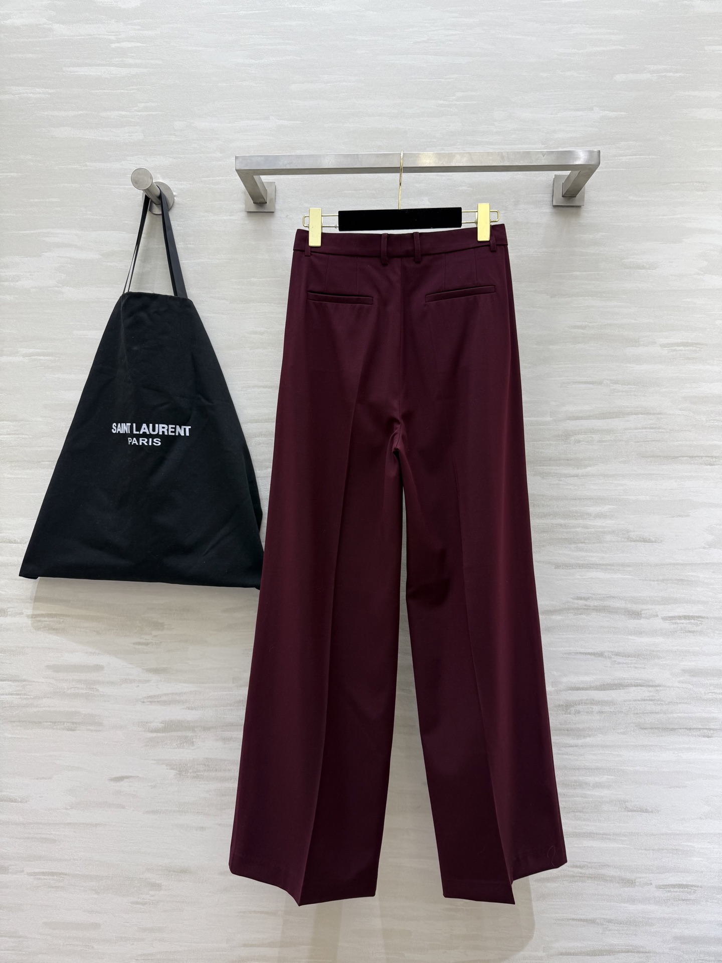 #ysl²⁵秋冬新款 高级感爆棚 勃艮第红厚羊毛西裤 显肤白、抬气质、又很亮眼！上身沉稳大气又干练 高品