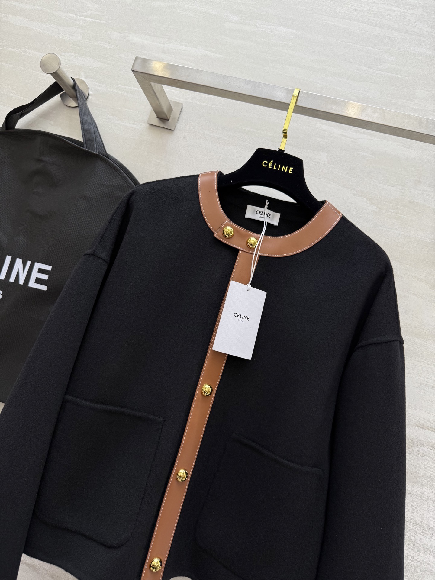 #Celin♡²⁵秋冬新款 金扣凯旋门羊毛外套 高品质定制 现货首发size：S/M/L（s码肩宽：55