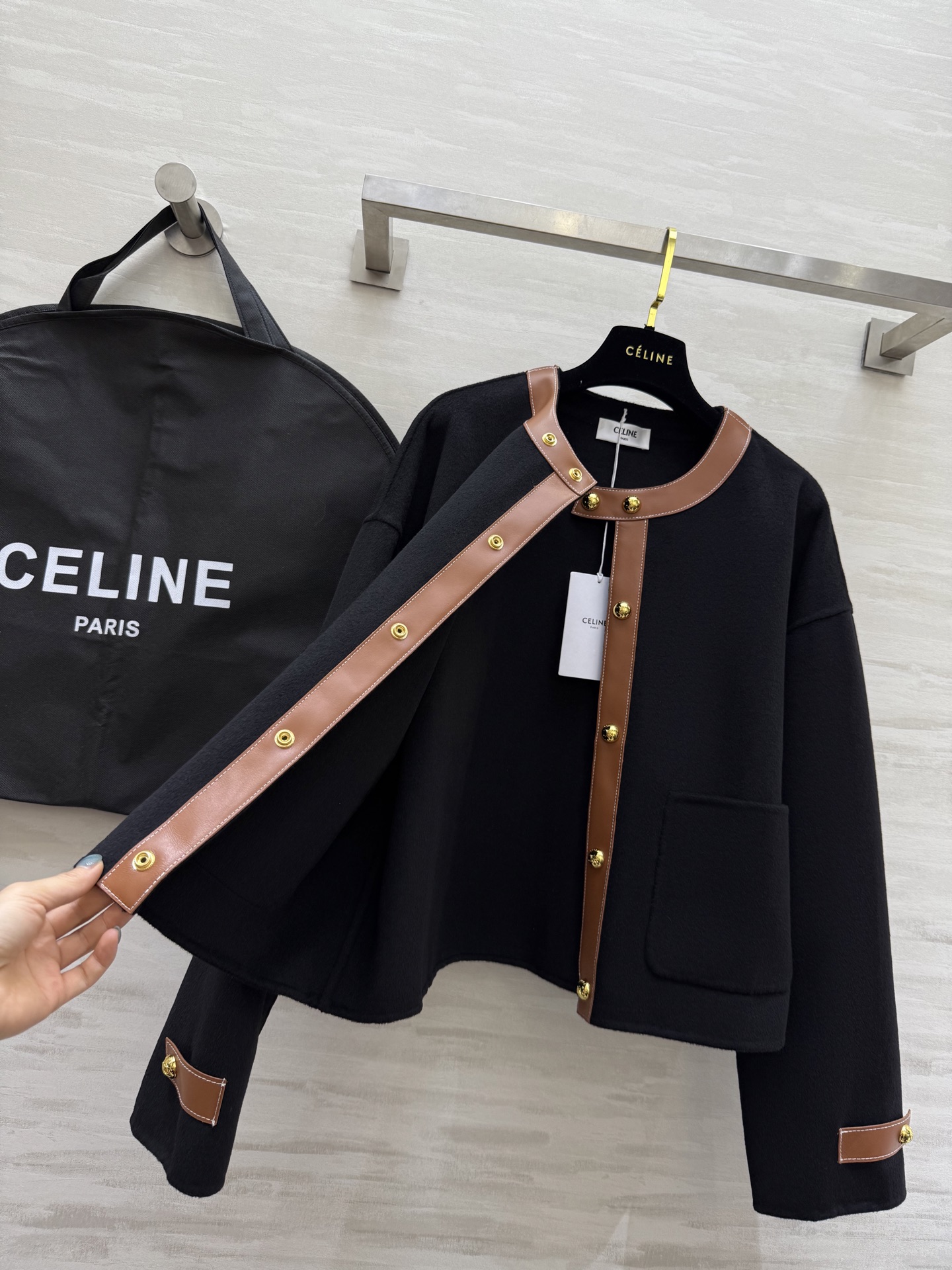 #Celin♡²⁵秋冬新款 金扣凯旋门羊毛外套 高品质定制 现货首发size：S/M/L（s码肩宽：55