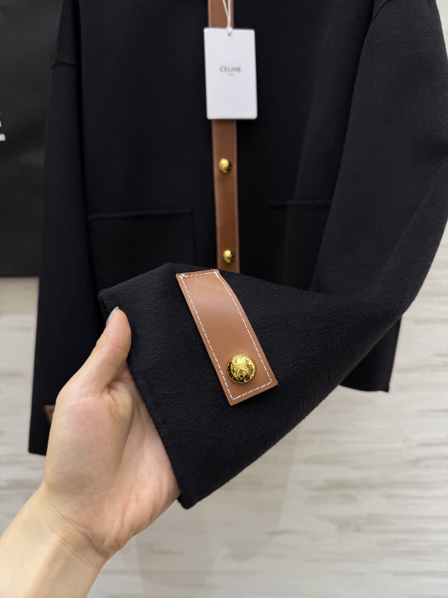 #Celin♡²⁵秋冬新款 金扣凯旋门羊毛外套 高品质定制 现货首发size：S/M/L（s码肩宽：55