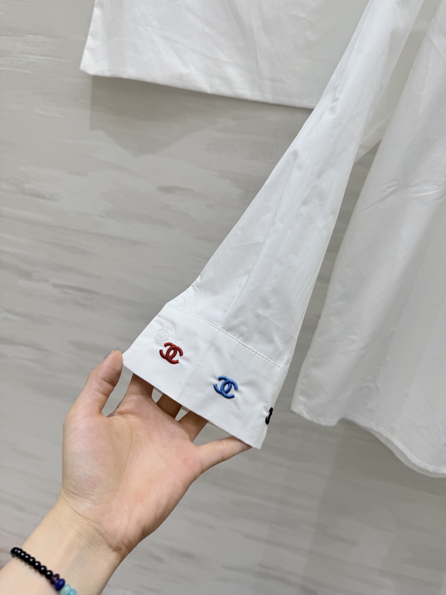 #Chane♡²⁵秋冬新款 披肩式两件套衬衣 重工彩色小香logo刺绣🪡 高品质 现货来size：36/