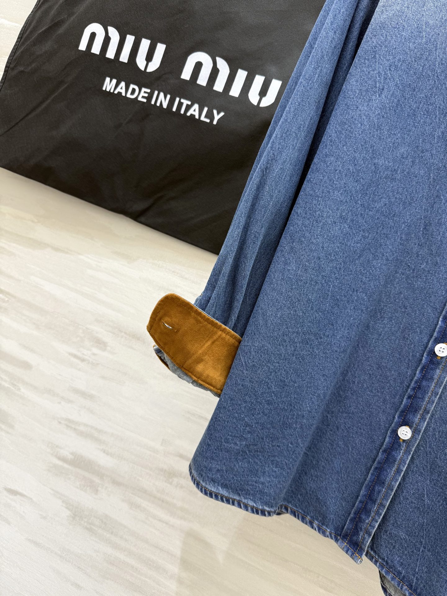 #Miumi♡²⁵秋冬新款 做旧牛仔衬衣 高品质定制 现货首发size：S/M/L（M码肩宽：45，胸围