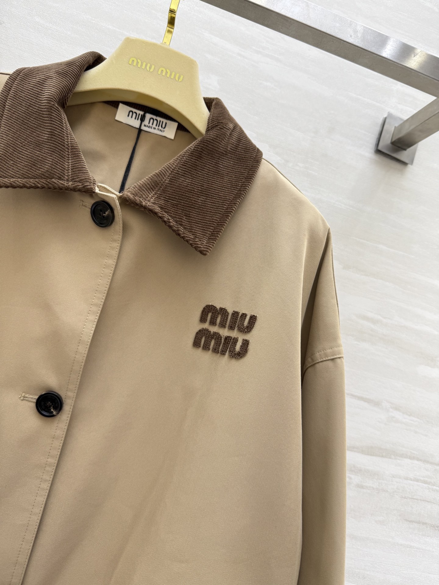 #Miumi♡²⁵秋冬新款 撞色翻领风衣外套 高品质定制 现货首发size：S/M/L（s码肩宽：58，