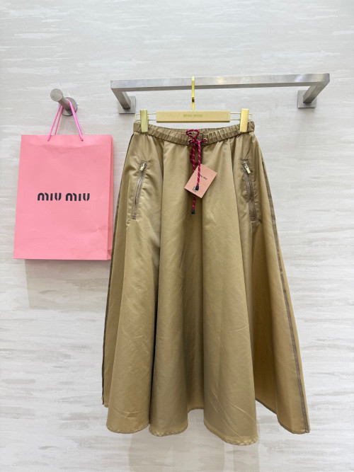 Miu Miu Fall 2025 Nylon Umbrella Skirt - Durable, High-Quality, and Stylish 4 Miu Miu Fall 2025 Nylon Umbrella Skirt - Durable, High-Quality, and Stylish