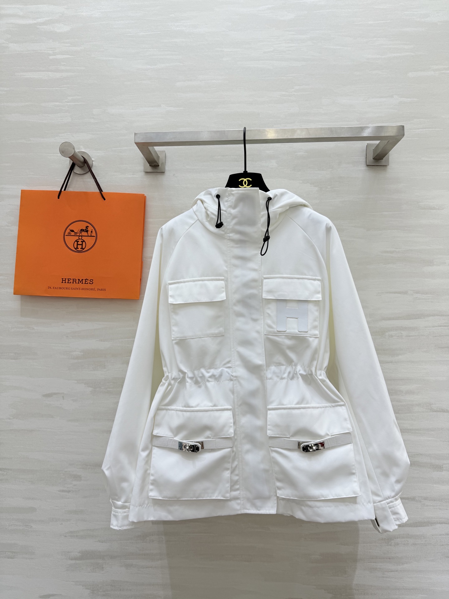 NO:569122,#Herme new autumn and winter hooded jacket, high quality customization, available in stock, first size S/M/L (S size bust 104, length 67),, hermes, jackets & coats, hats, alexander wang19860909#Herme秋冬新款 连帽冲锋衣外套 高品质定制 现货首发sizeS/M/L（s码胸围104,衣长67）,,hermes,jackets & coats,hats,alexander wang,Women's clothing