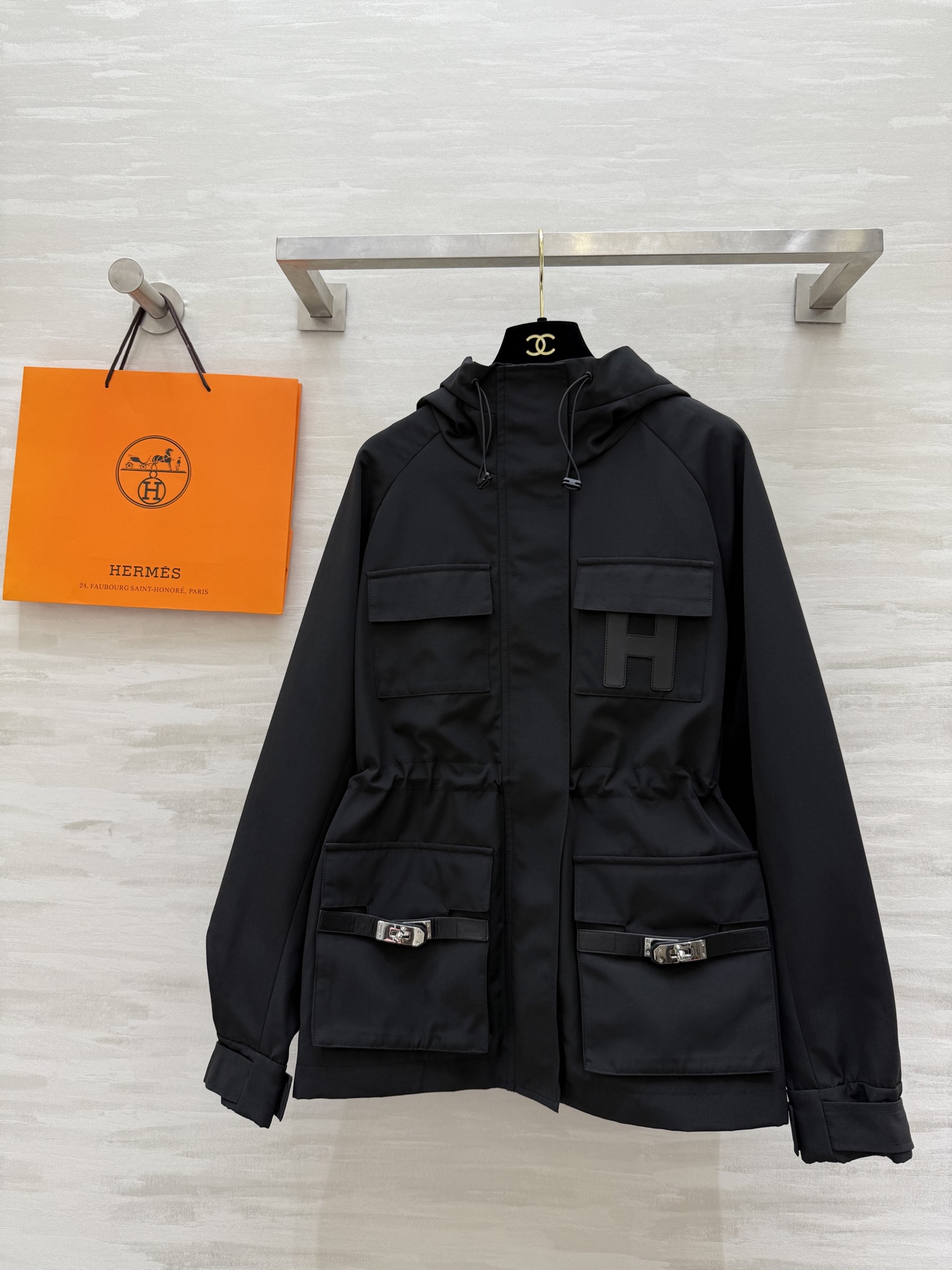 NO:569130,#Herme new autumn and winter hooded jacket, high quality customization, available in stock, first size S/M/L (S size bust 104, length 67),, hermes, jackets & coats, hats, alexander wang19860909#Herme秋冬新款 连帽冲锋衣外套 高品质定制 现货首发sizeS/M/L（s码胸围104,衣长67）,,hermes,jackets & coats,hats,alexander wang,Women's clothing
