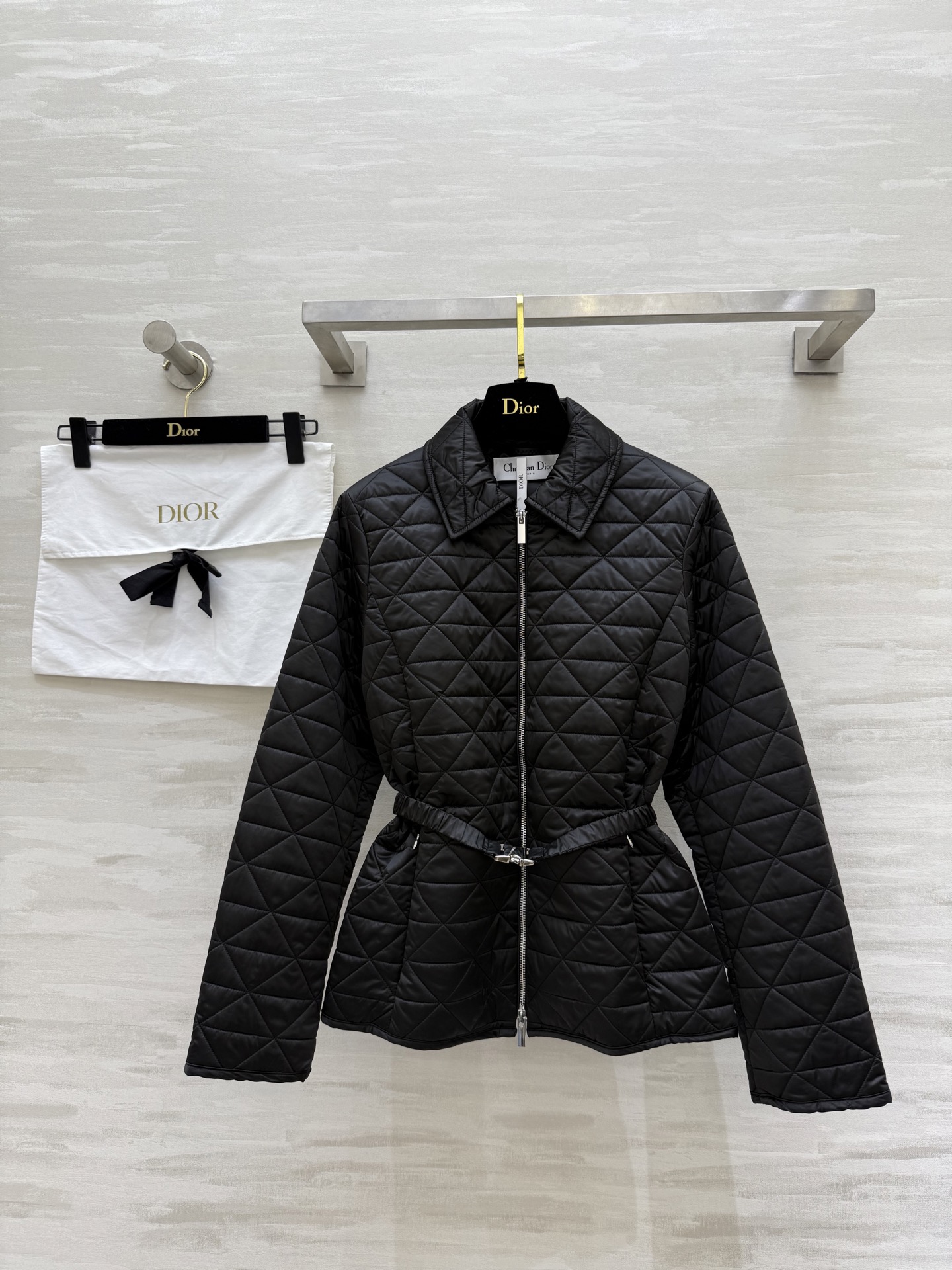 NO:570065,Comes with dust bag #DIO new autumn and winter cannage pattern camel down jacket, high quality customization, ready for sale, size S/M/L (S size shoulder width 39, chest 98, length 63),, dior, down jacket, alexander wang19860909配防尘袋#DIO秋冬新款 藤格纹驼绒羽绒服 高品质定制 现货首发sizeS/M/L（s码肩宽39,胸围98,衣长63）,,dior,down jacket,alexander wang,Women's clothing