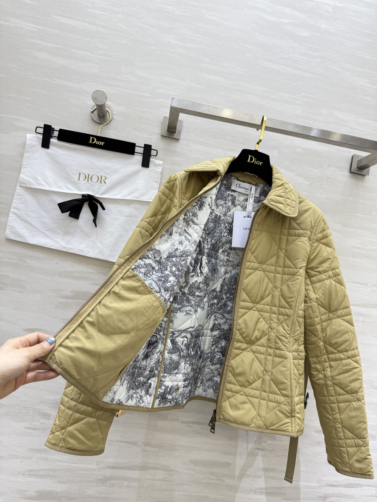 #DIO♡²⁵秋冬新款 藤格纹翻领棉服 高品质定制 现货首发size：S/M/L/XL（s码肩宽：37，