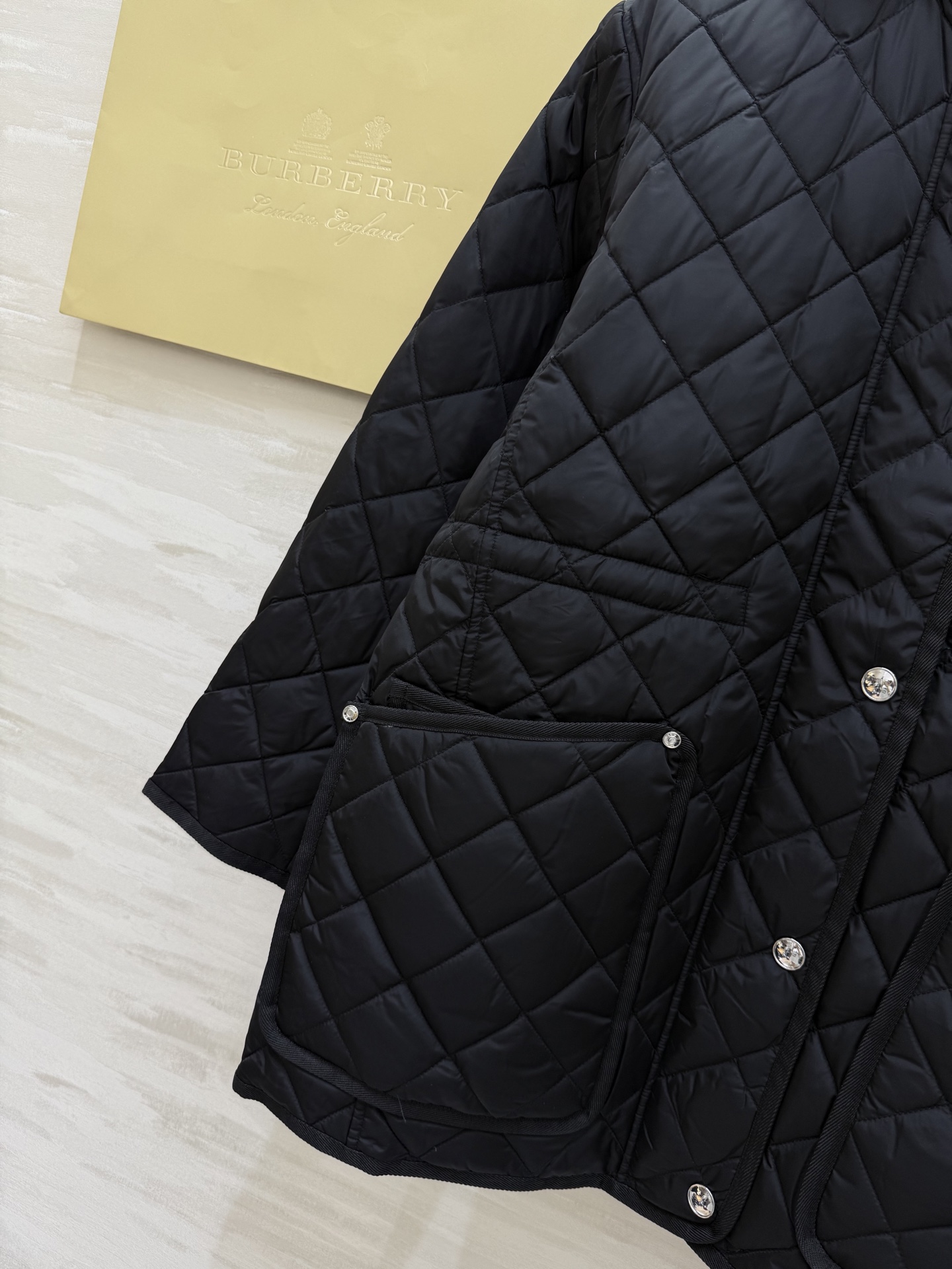 #Burberr♡²⁵秋冬新款 连帽内收腰羽绒外套 内里90白鸭绒填充 高品质定制 现货首发size：S