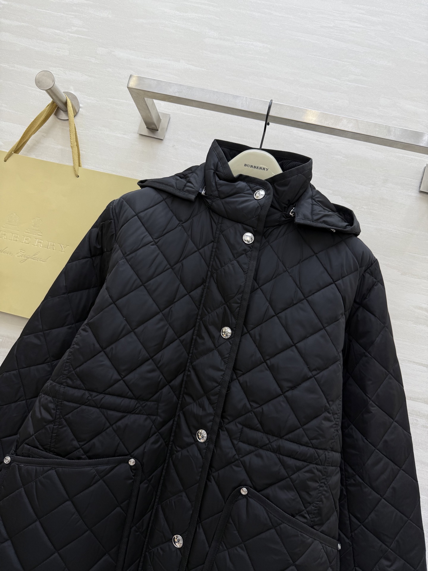 #Burberr♡²⁵秋冬新款 连帽内收腰羽绒外套 内里90白鸭绒填充 高品质定制 现货首发size：S