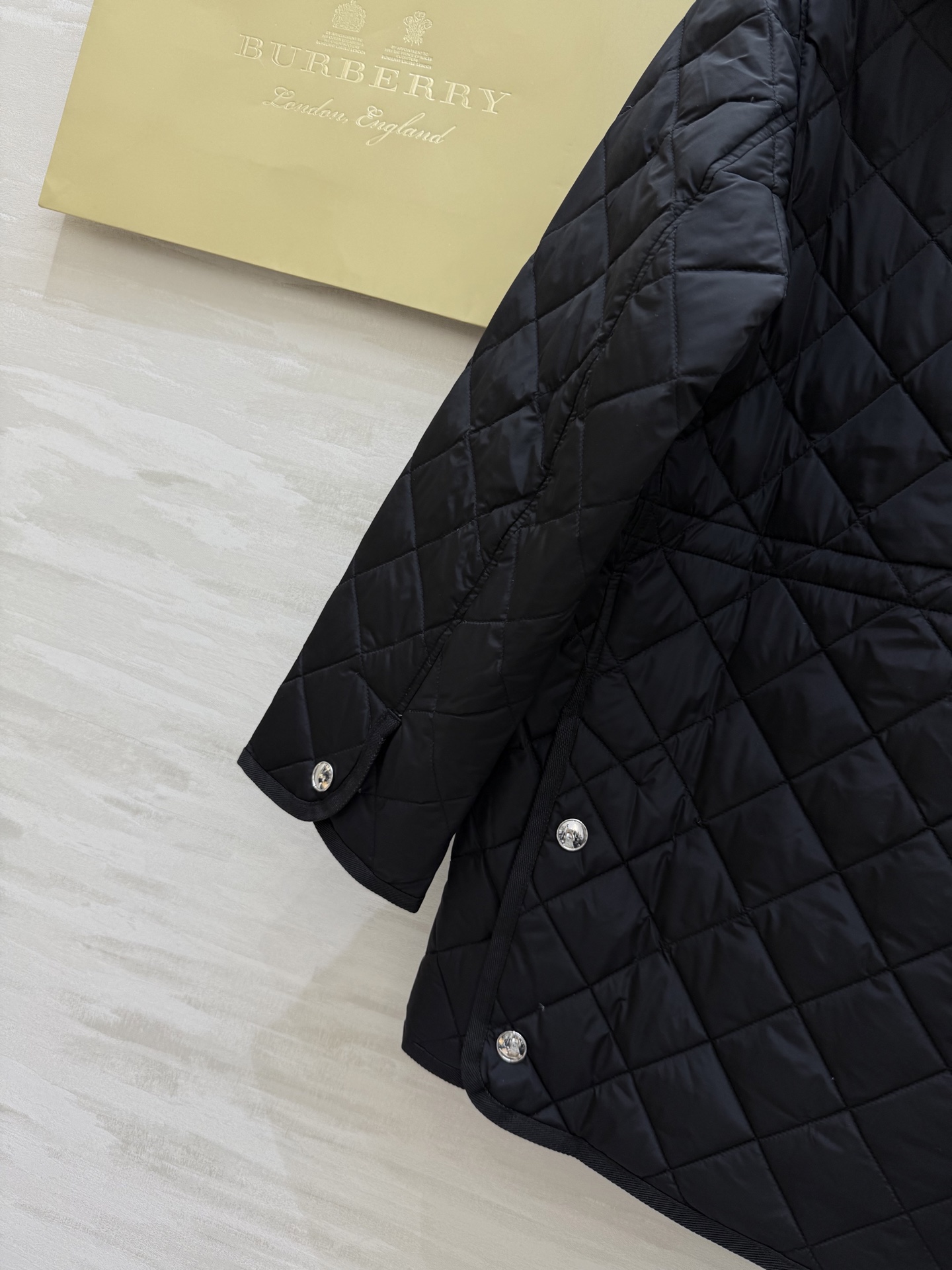 #Burberr♡²⁵秋冬新款 连帽内收腰羽绒外套 内里90白鸭绒填充 高品质定制 现货首发size：S