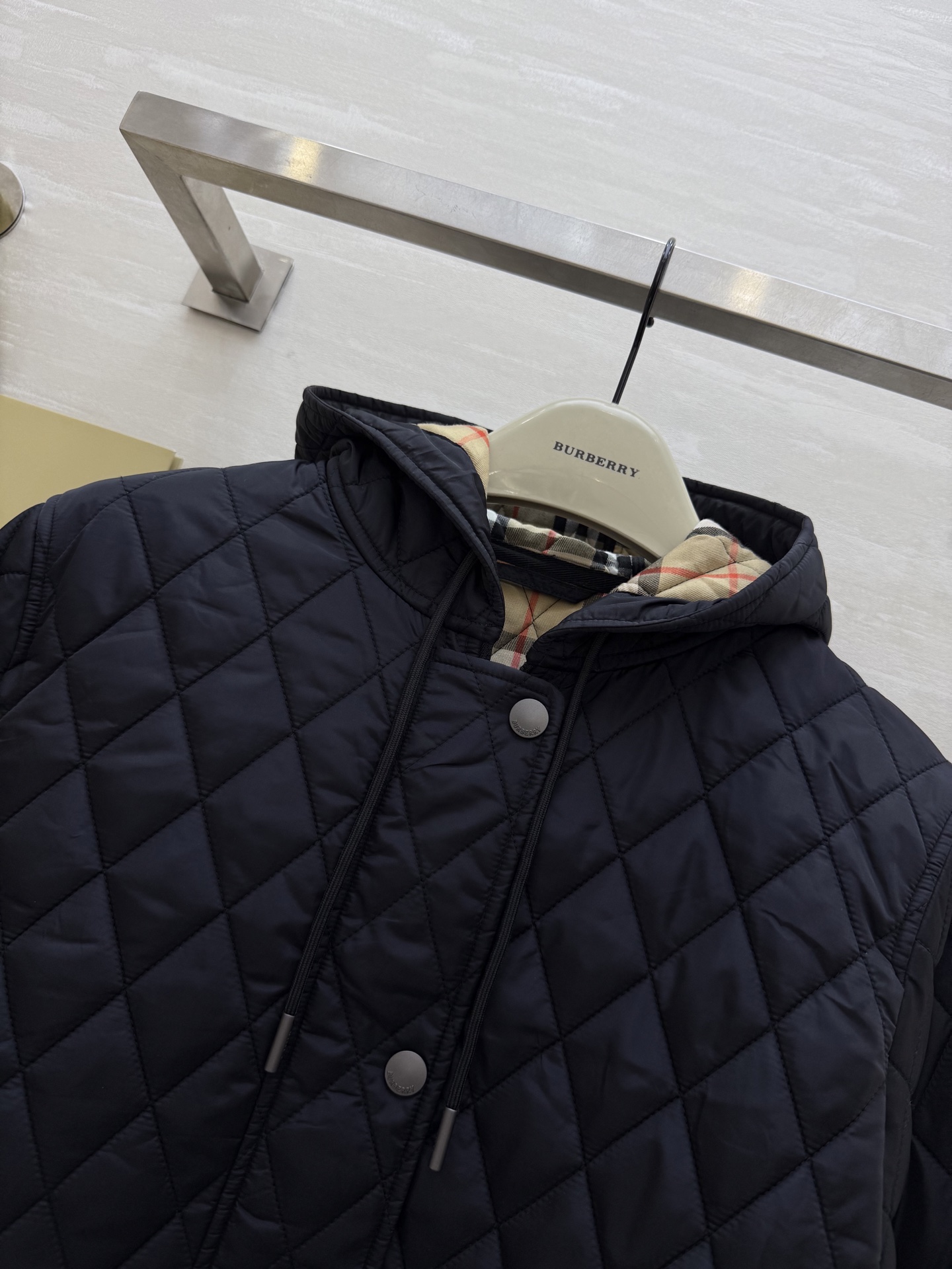 #Burberr♡²⁵秋冬新款 连帽内收腰做旧铜扣 棉服外套 高品质定制 现货首发size：S/M/L/