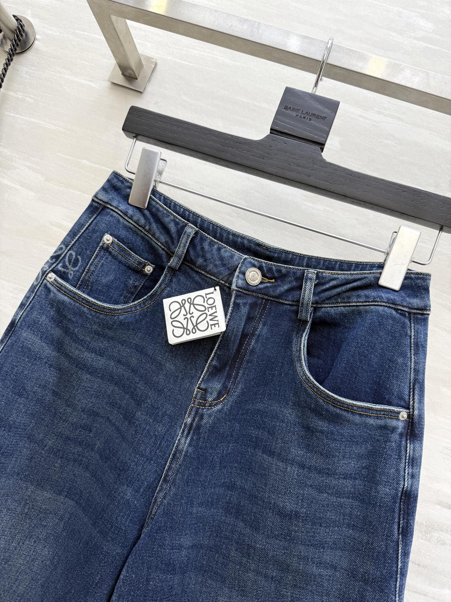 #Loew♡²⁵秋冬新款 杨幂同款 弯刀牛仔裤 超级无敌裤型 上身巨显瘦 高品质定制 现货首发size：