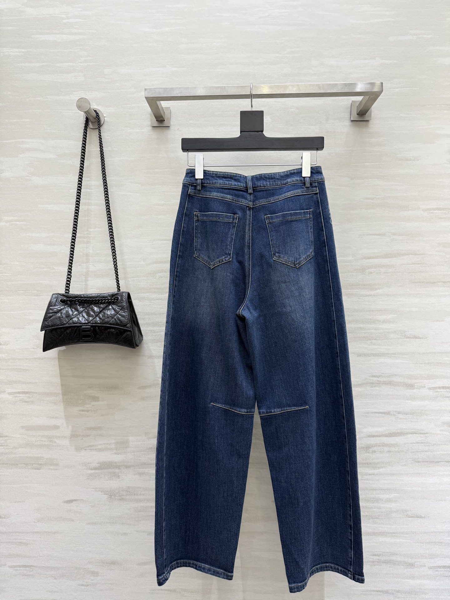 #Loew♡²⁵秋冬新款 杨幂同款 弯刀牛仔裤 超级无敌裤型 上身巨显瘦 高品质定制 现货首发size：