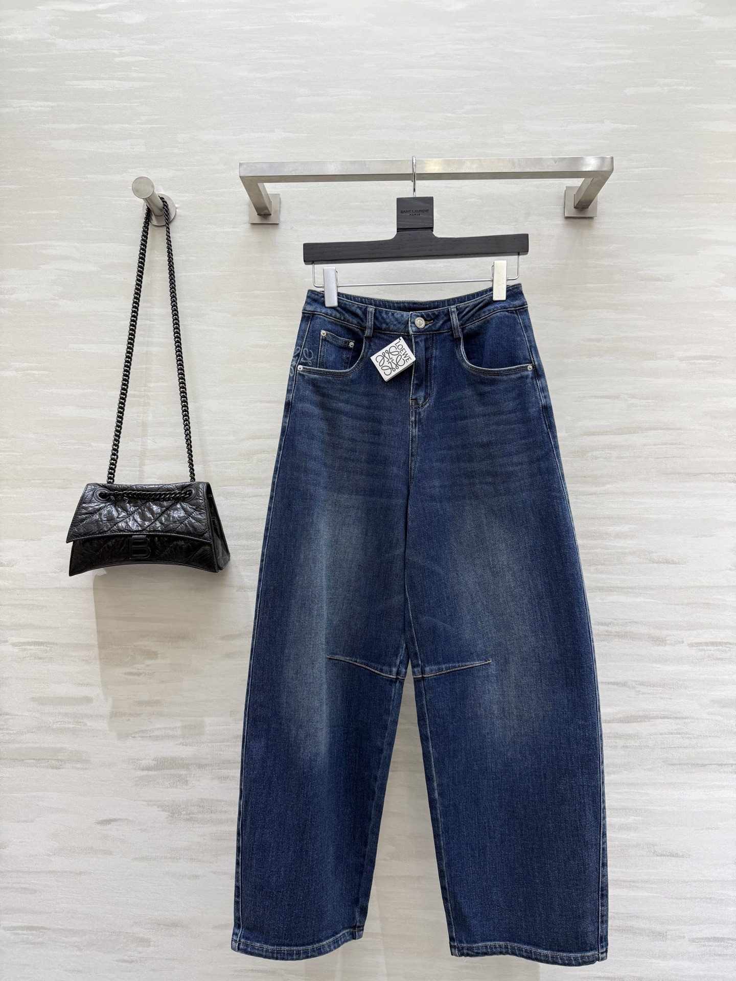 NO:570119,#Loew autumn and winter new style Yang Mi's same style scimitar jeans super invincible trousers super slim upper body high quality customization ready stock first size S/M/L/XL/XXL (M size waist 70, pants length 100),,loewe,jeans,alexander wang19860909#Loew秋冬新款 杨幂同款 弯刀牛仔裤 超级无敌裤型 上身巨显瘦 高品质定制 现货首发sizeS/M/L/XL/XXL（M码腰围70,裤长100）,,loewe,jeans,alexander wang,Women's clothing