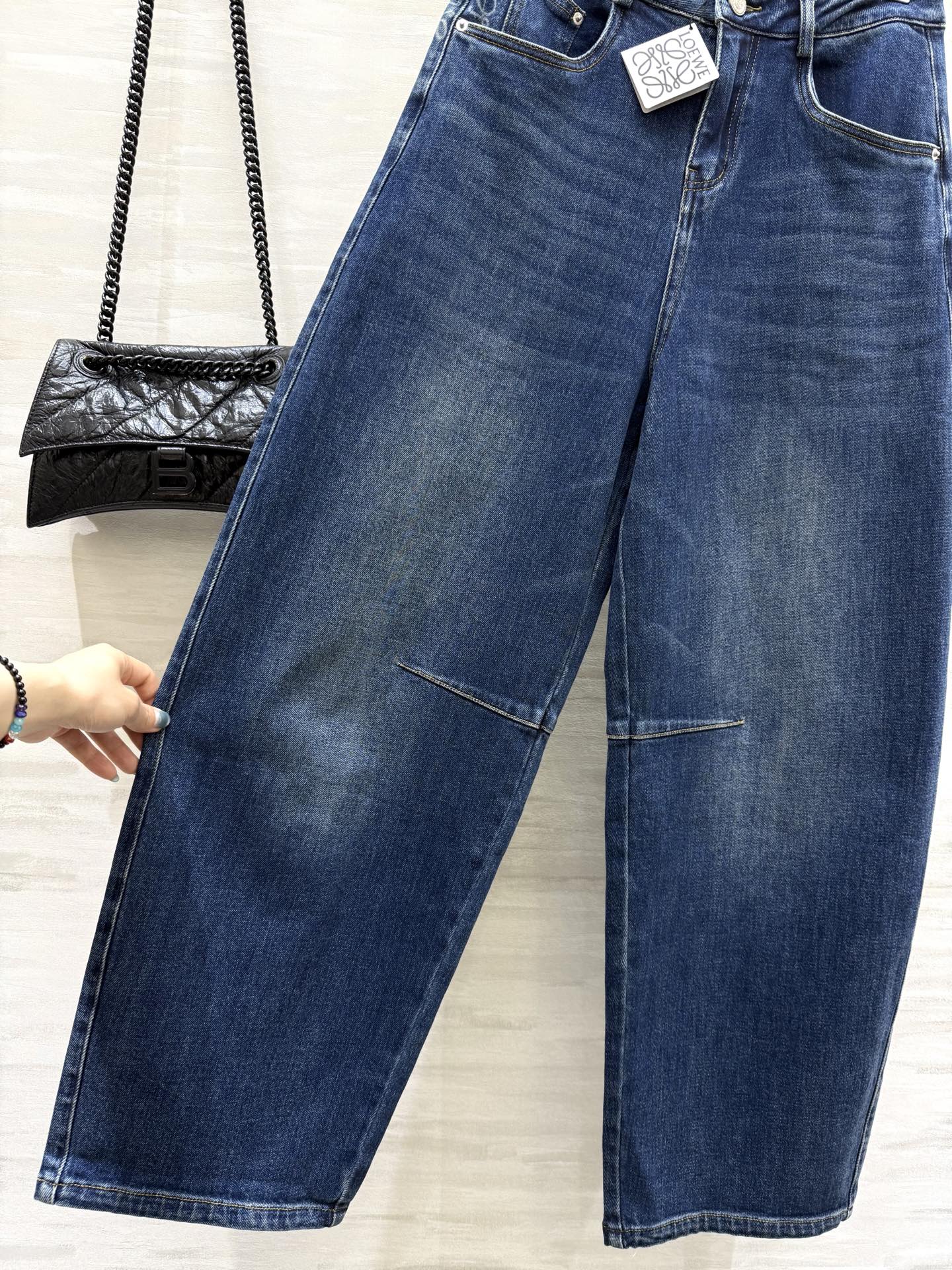 #Loew♡²⁵秋冬新款 杨幂同款 弯刀牛仔裤 超级无敌裤型 上身巨显瘦 高品质定制 现货首发size：