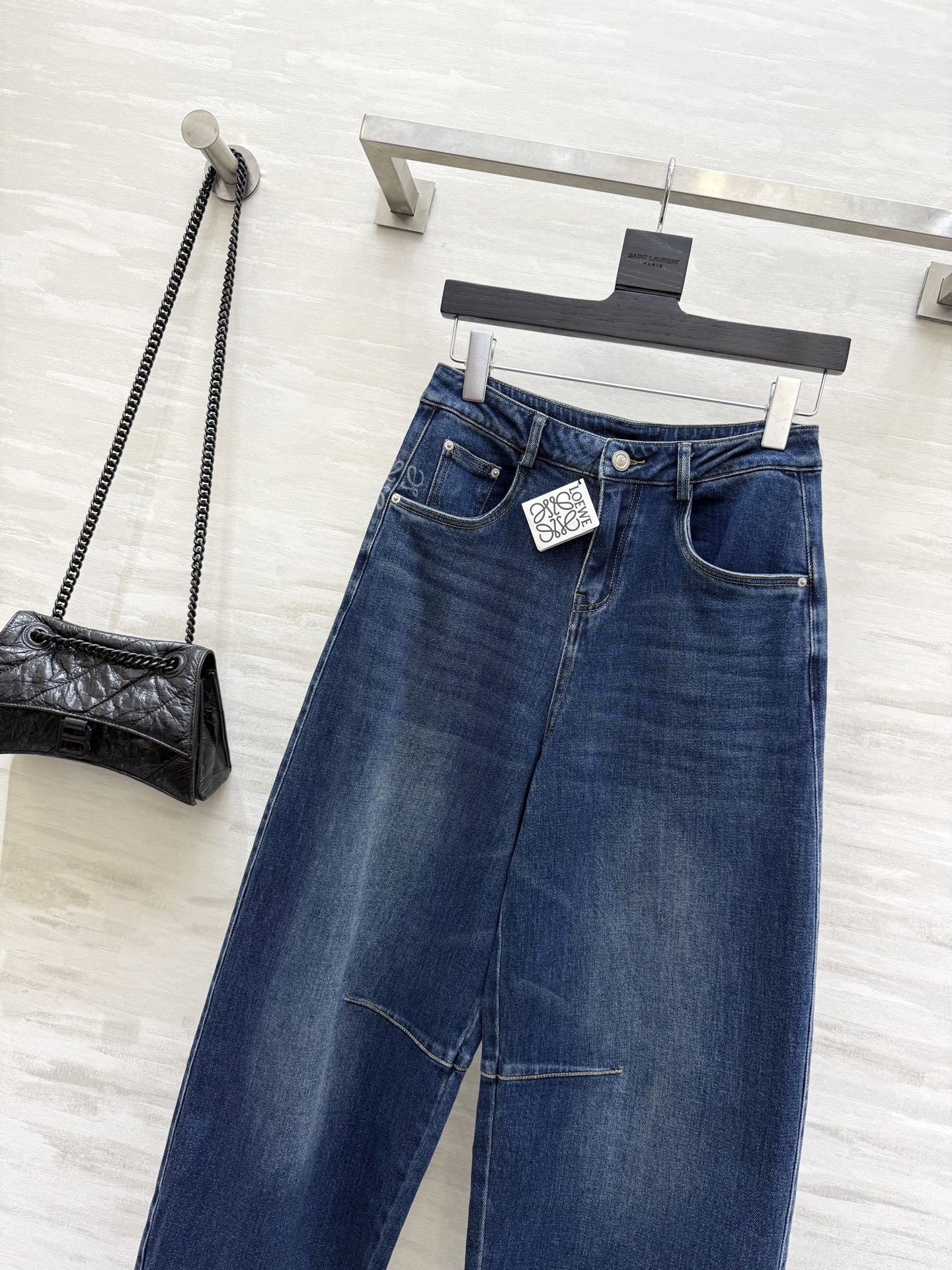 #Loew♡²⁵秋冬新款 杨幂同款 弯刀牛仔裤 超级无敌裤型 上身巨显瘦 高品质定制 现货首发size：