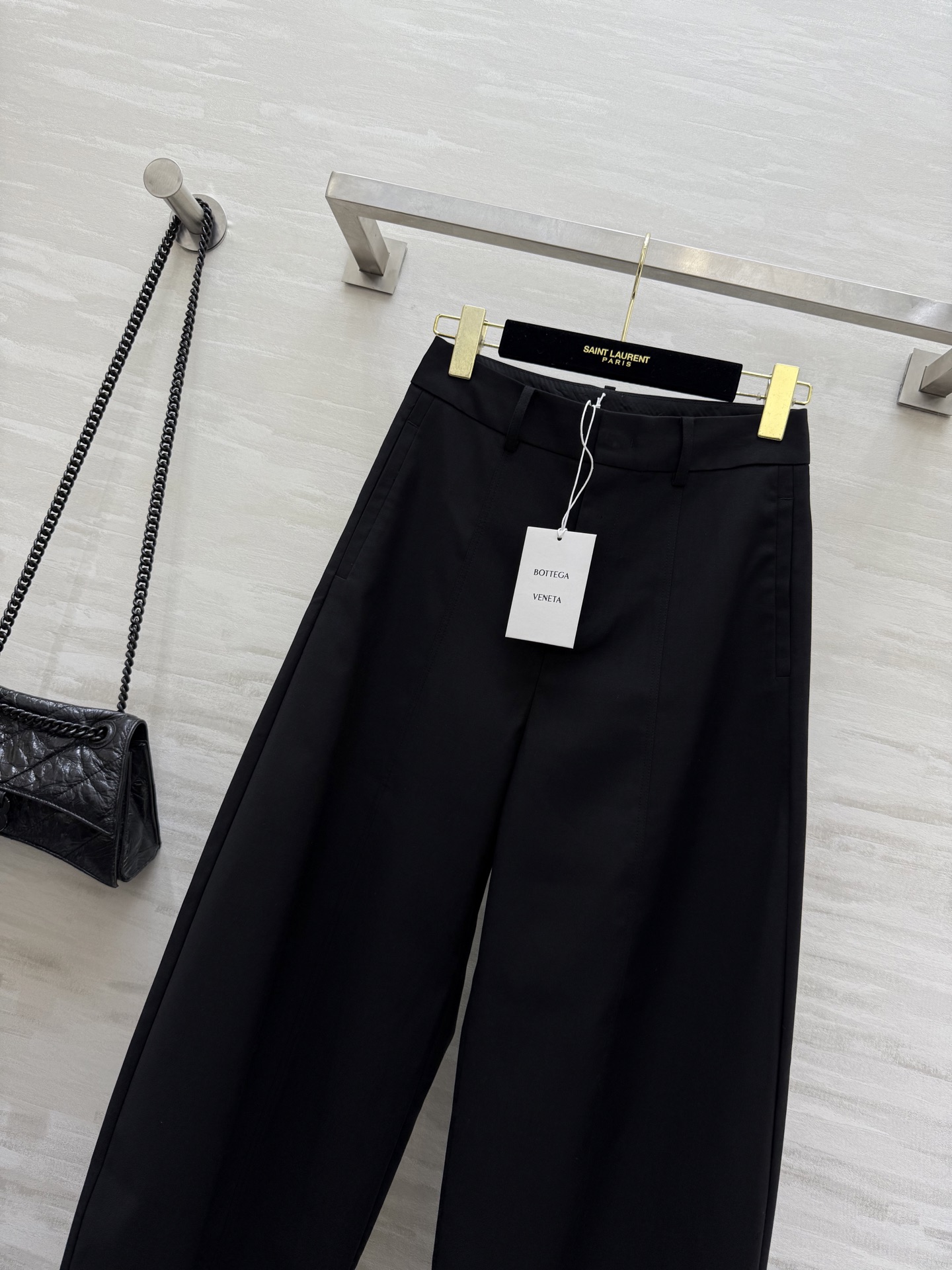 #Bv²⁵秋冬新款 弯刀廓形西裤 高品质 现货首发size：S/M/L/XL/XXL（M码腰围：70，裤