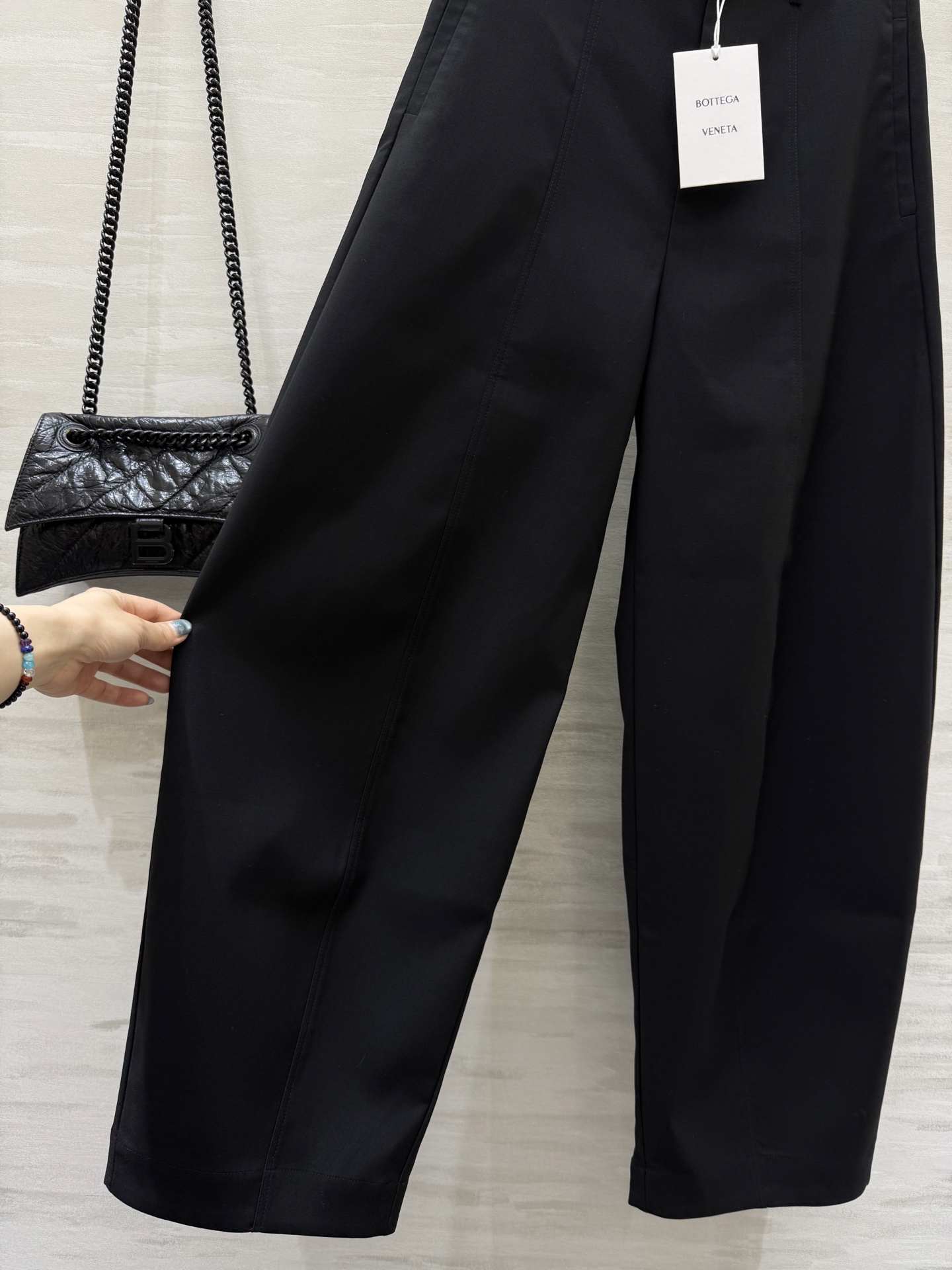 #Bv²⁵秋冬新款 弯刀廓形西裤 高品质 现货首发size：S/M/L/XL/XXL（M码腰围：70，裤