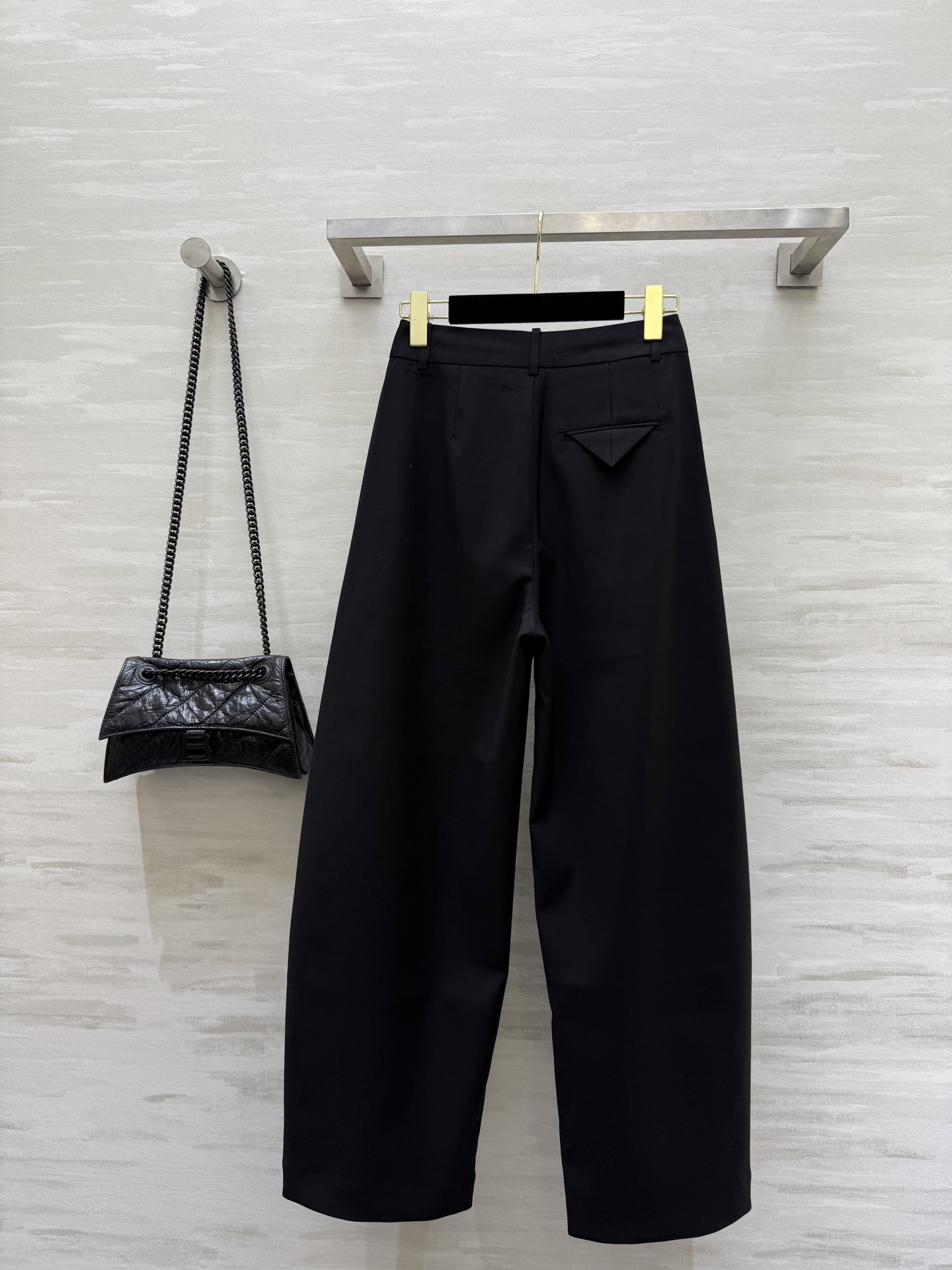 #Bv²⁵秋冬新款 弯刀廓形西裤 高品质 现货首发size：S/M/L/XL/XXL（M码腰围：70，裤