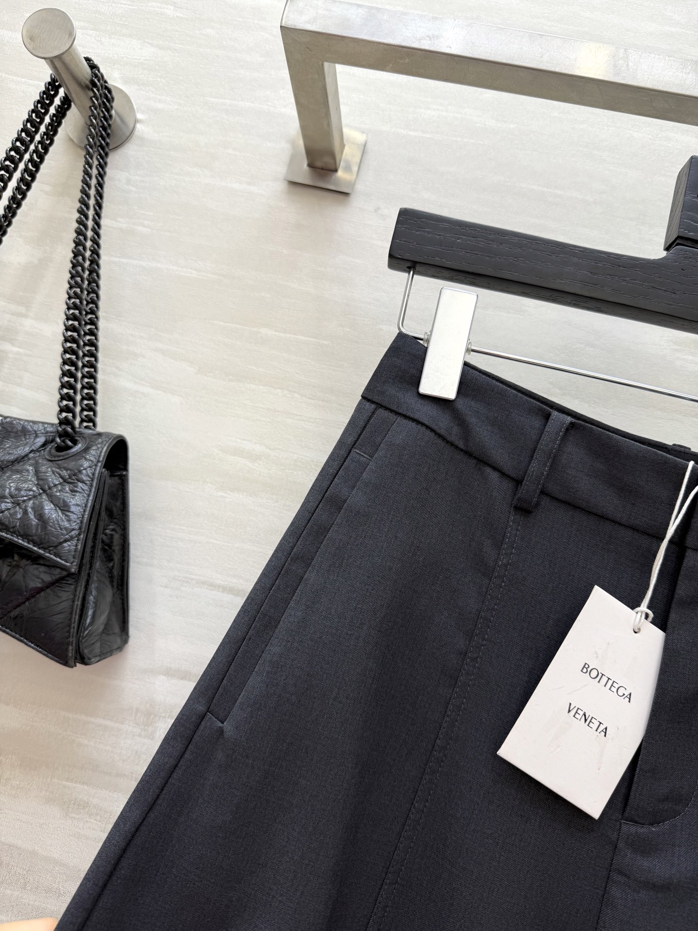 #Bv²⁵秋冬新款 弯刀廓形西裤 高品质 现货首发size：S/M/L/XL/XXL（M码腰围：70，裤