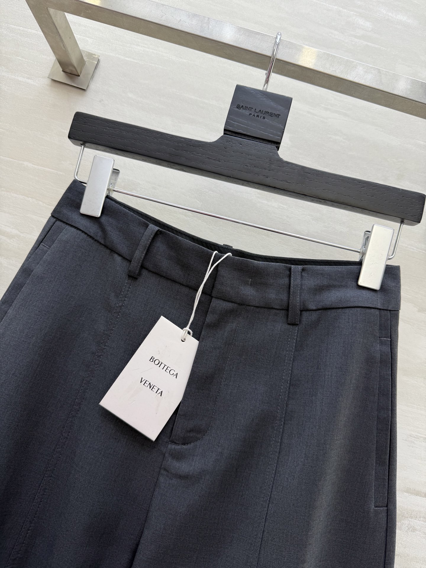 #Bv²⁵秋冬新款 弯刀廓形西裤 高品质 现货首发size：S/M/L/XL/XXL（M码腰围：70，裤