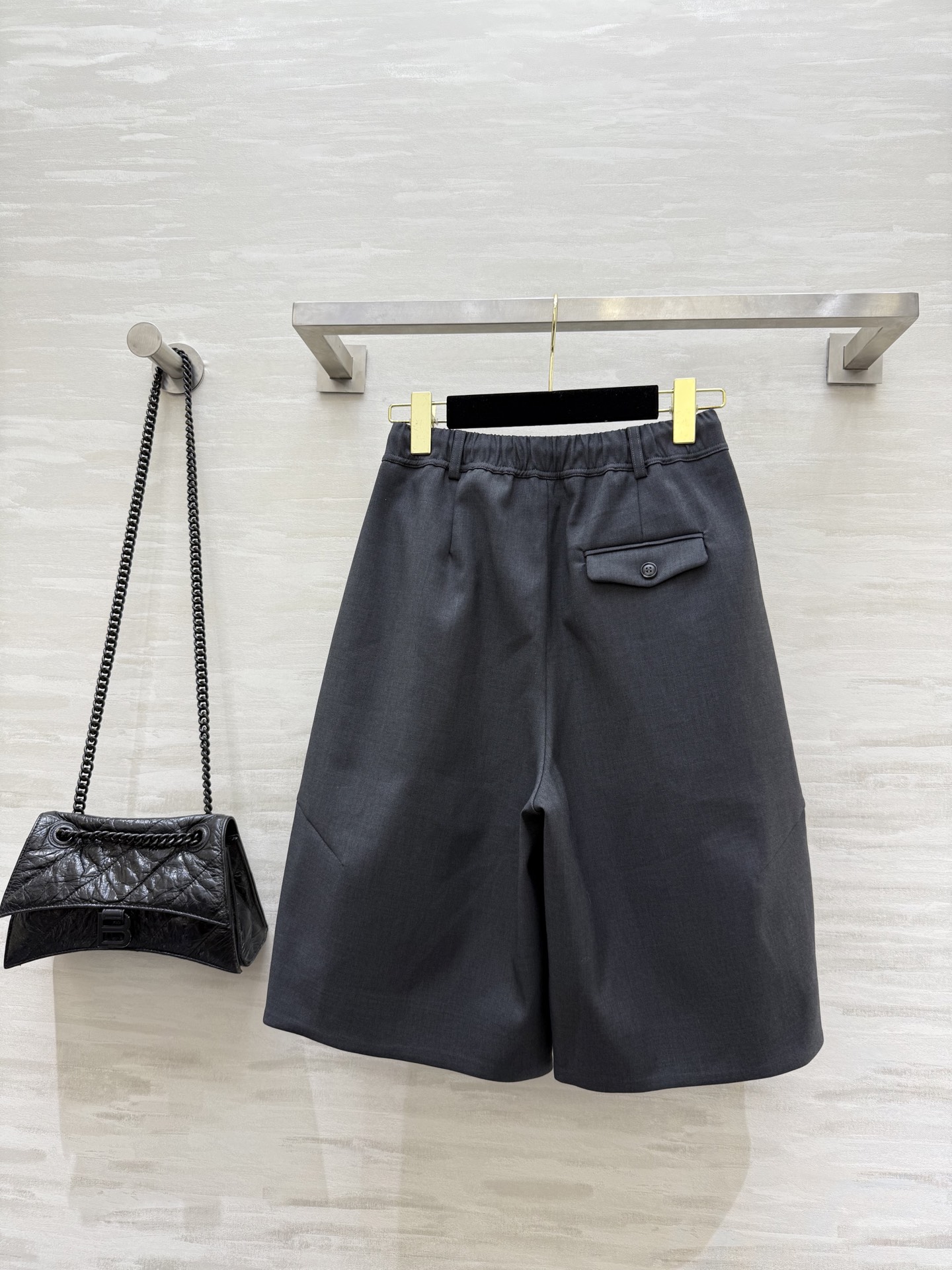 #Loew♡²⁵早秋新款 廓形中裤 高品质定制 现货首发size：26/27/28/29/30（27码腰