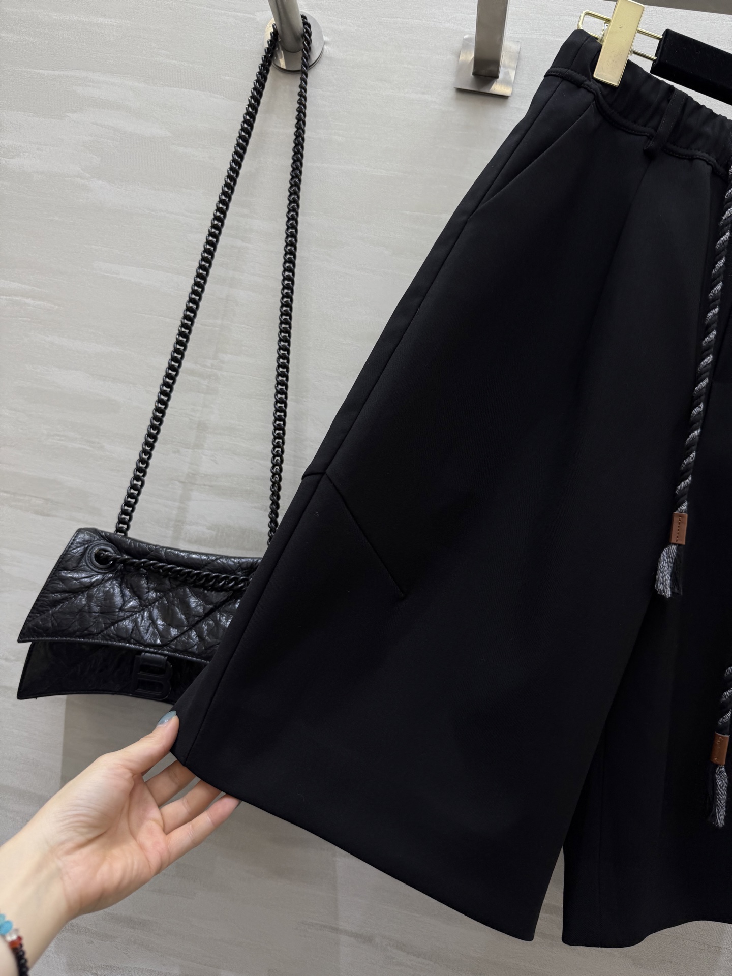 #Loew♡²⁵早秋新款 廓形中裤 高品质定制 现货首发size：26/27/28/29/30（27码腰