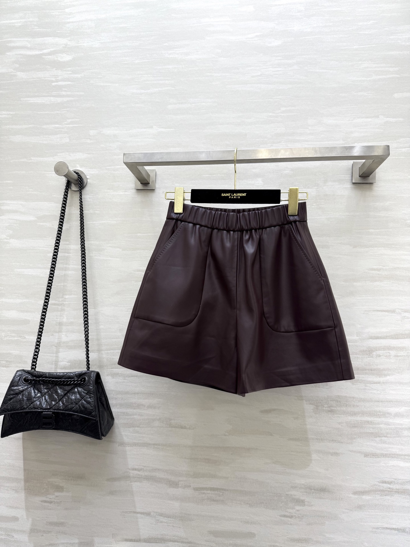 NO:570103,#ysl new autumn and winter eco-friendly leather shorts, high quality customization, available in stock, size 26/27/28/29/30 (size 26 waist 64, pants length 40, saint laurent, shorts, alexander wang19860909#ysl秋冬新款 环保皮短裤 高品质定制 现货首发size26/27/28/29/30（26码腰围64,裤长40,,saint laurent,shorts,alexander wang,Women's clothing