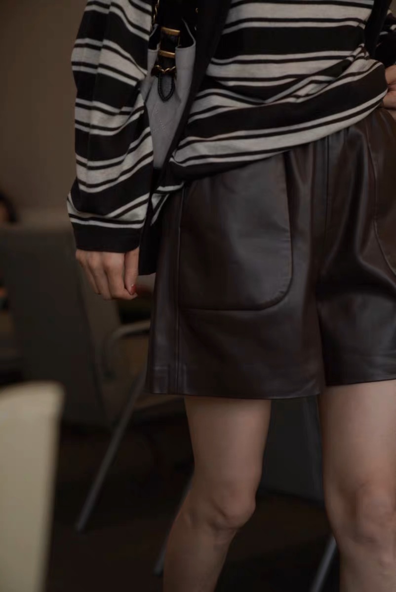 #ysl²⁵秋冬新款 环保皮短裤 高品质定制 现货首发size：26/27/28/29/30（26码腰围