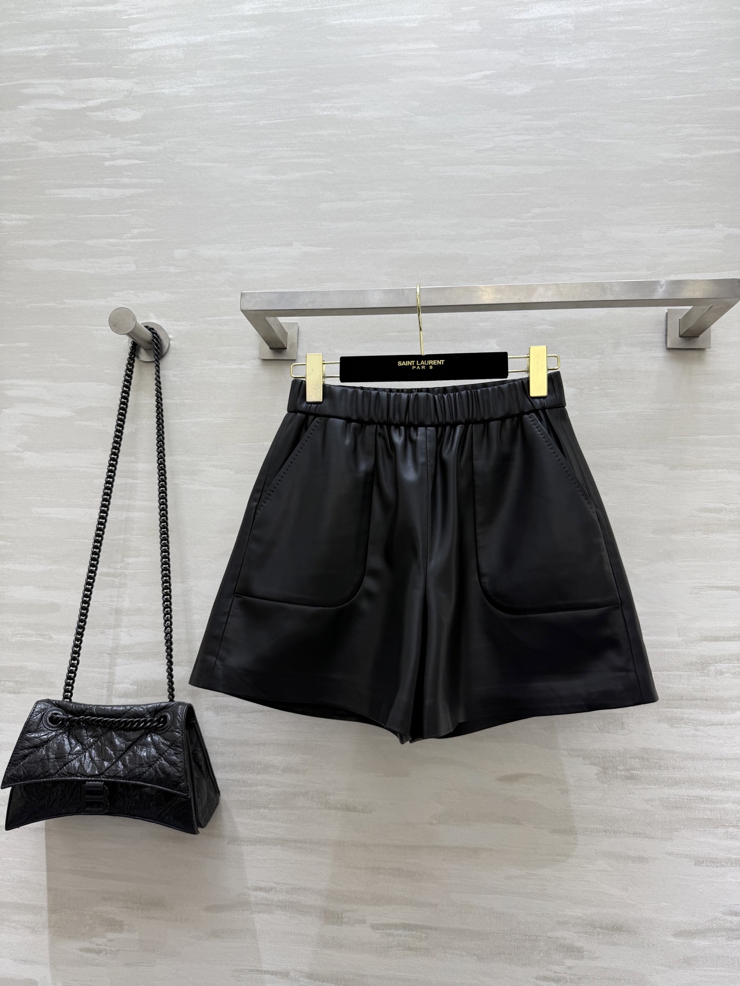 NO:570106,#ysl new autumn and winter eco-friendly leather shorts, high quality customization, available in stock, size 26/27/28/29/30 (size 26 waist 64, pants length 40),, saint laurent, shorts, alexander wang19860909#ysl秋冬新款 环保皮短裤 高品质定制 现货首发size26/27/28/29/30（26码腰围64,裤长40）,,saint laurent,shorts,alexander wang,Women's clothing