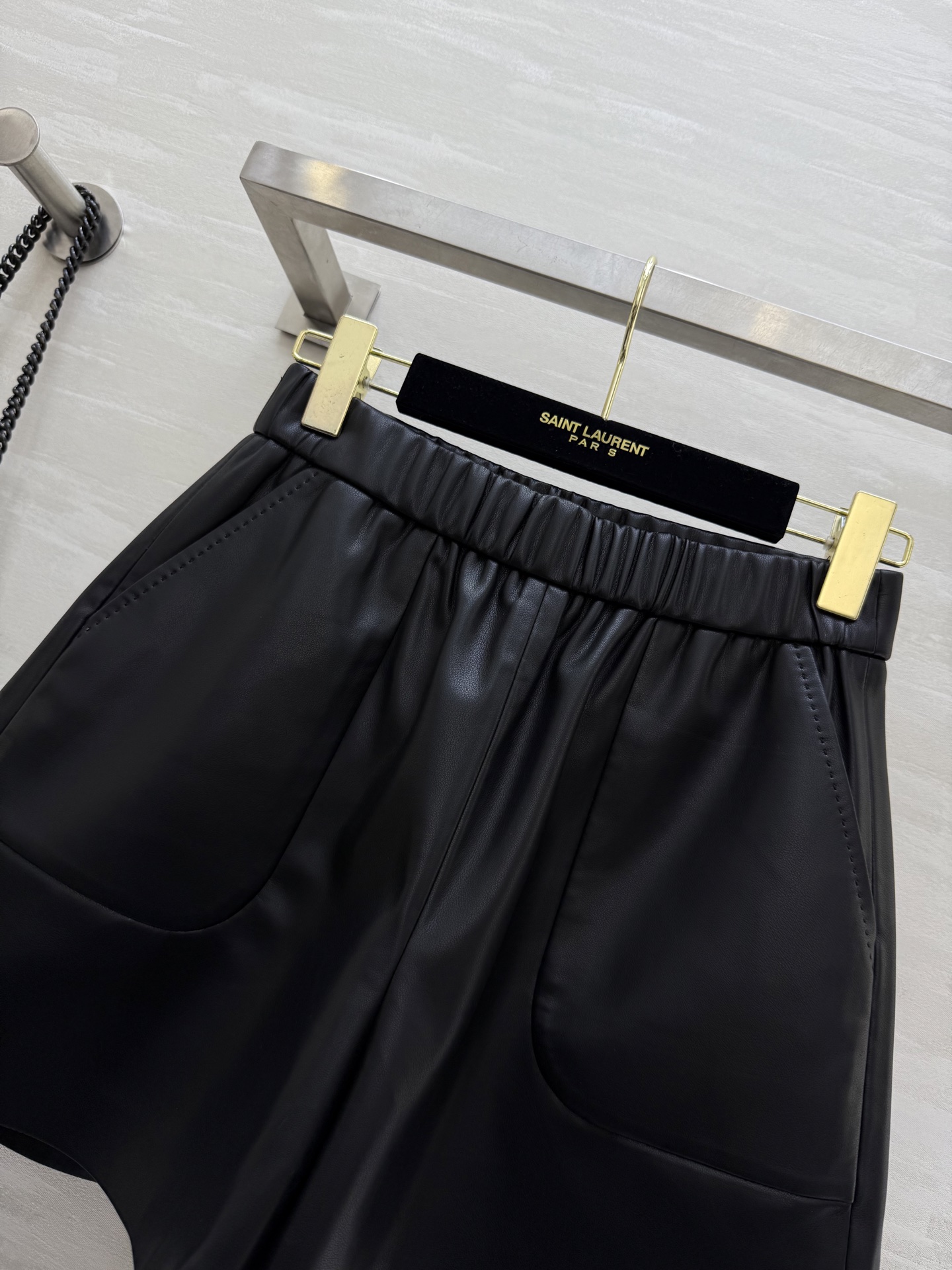 #ysl²⁵秋冬新款 环保皮短裤 高品质定制 现货首发size：26/27/28/29/30（26码腰围