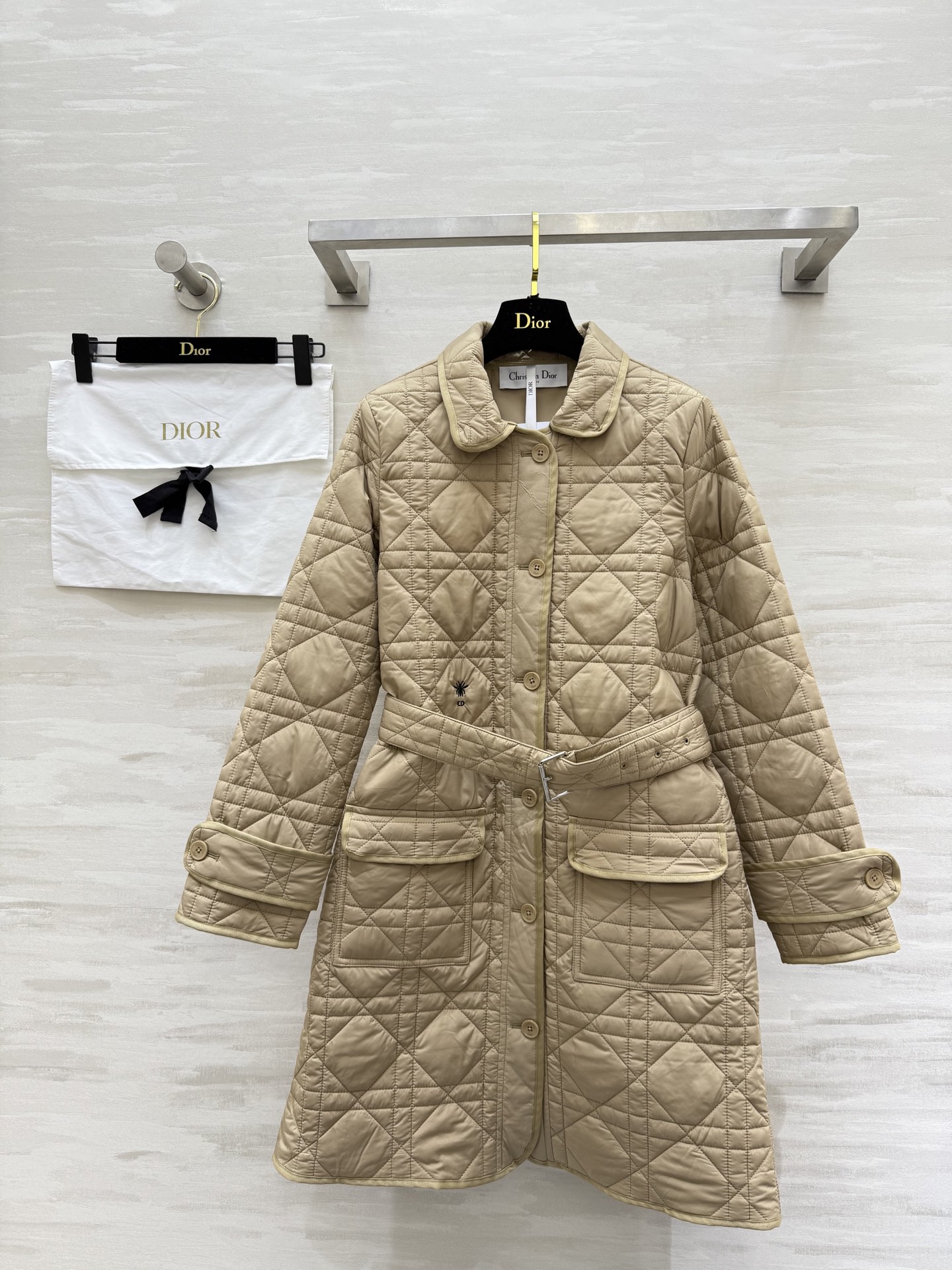 NO:570117,#DIO new autumn and winter style, cannage pattern lapel mid-length cotton coat, high quality customization, available in stock, sizeS/M/L (S size shoulder width 37, bust 98, length 90),, dior, alexander wang19860909#DIO秋冬新款 藤格纹翻领中长款棉服 高品质定制 现货首发sizeS/M/L（s码肩宽37,胸围98,衣长90）,,dior,alexander wang,Women's clothing