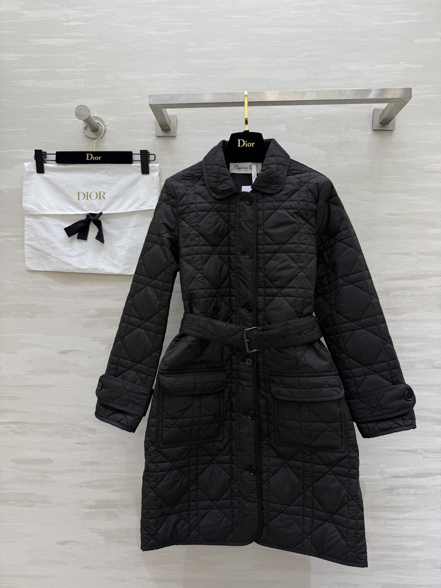 NO:570125,#DIO new autumn and winter style, cannage pattern lapel mid-length cotton coat, high quality customization, available in stock, sizeS/M/L (S size shoulder width 37, bust 98, length 90),, dior, alexander wang19860909#DIO秋冬新款 藤格纹翻领中长款棉服 高品质定制 现货首发sizeS/M/L（s码肩宽37,胸围98,衣长90）,,dior,alexander wang,Women's clothing