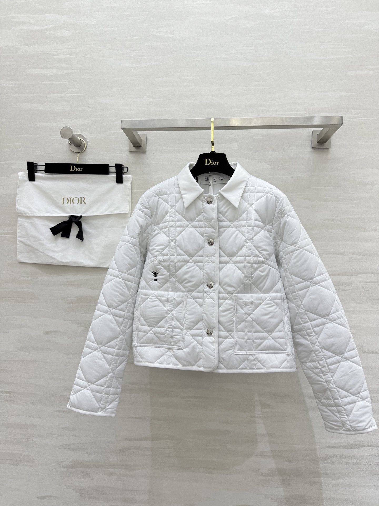 NO:570134,#DIO New Autumn and Winter Style Princess Diana Cannage Pattern Lapel Cotton Jacket High Quality Customized Ready Available First SizeS/M/L (S Size Shoulder Width 42, Bust 100, Clothes Length 53),, dior, jackets & coats, alexander wang19860909#DIO秋冬新款 戴妃藤格纹翻领棉服外套 高品质定制 现货首发sizeS/M/L（s码肩宽42,胸围100,衣长53）,,dior,jackets & coats,alexander wang,Women's clothing