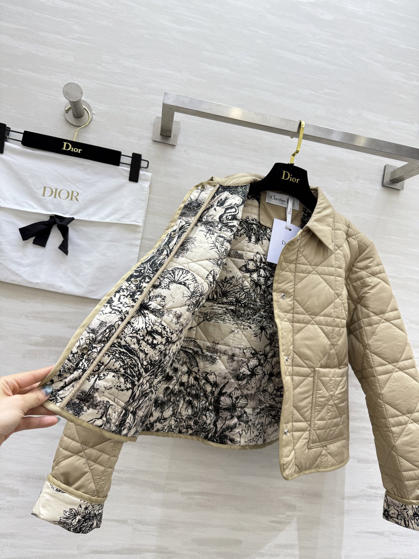 #DIO♡²⁵秋冬新款 戴妃藤格纹翻领棉服外套 高品质定制 现货首发size：S/M/L（s码肩宽：42