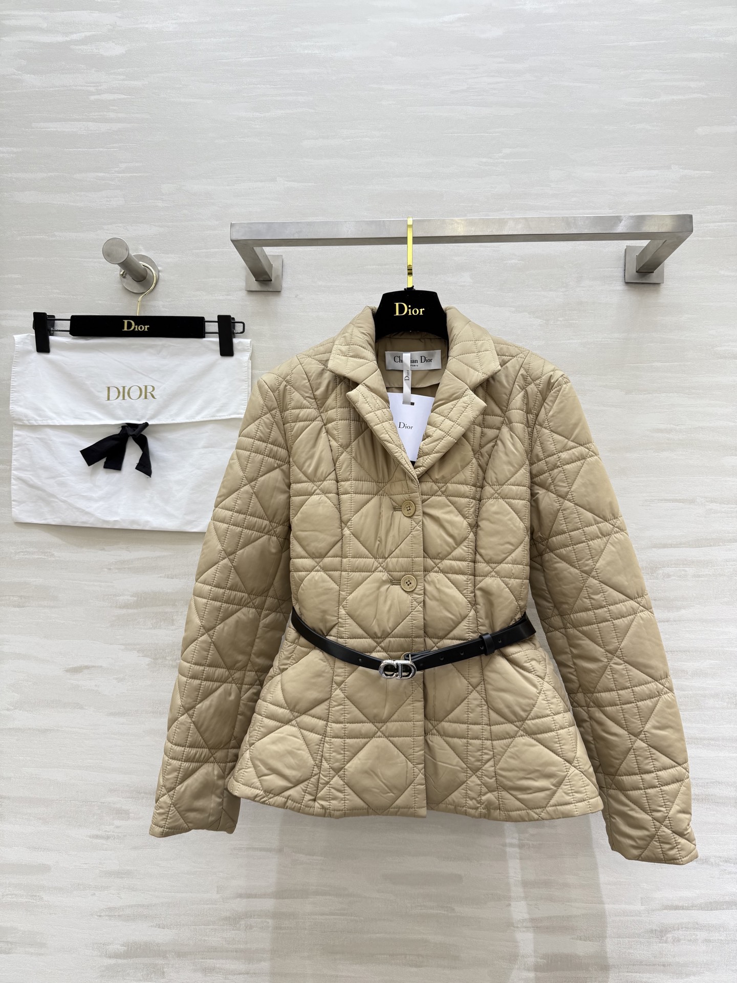 NO:570183,#DIO new autumn and winter style Princess Diana cannage pattern cotton jacket, delivery belt embellishment, exquisite waist slimming, high quality, ready for sale, first size S/M/L (S size shoulder width 35, bust 96, length 59),, dior, jackets & coats, alexander wang19860909#DIO秋冬新款 戴妃藤格纹棉服外套 配送腰带点缀精致收腰显瘦 高品质 现货首发sizeS/M/L（s码肩宽35,胸围96,衣长59）,,dior,jackets & coats,alexander wang,Women's clothing
