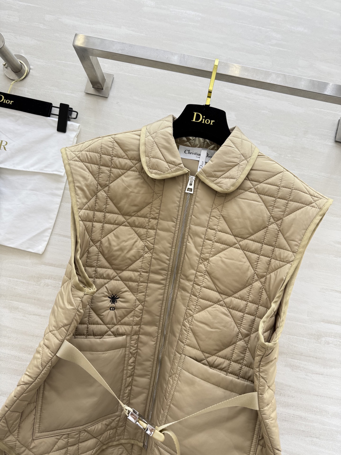 #DIO♡²⁵秋冬新款 戴妃藤格纹棉服马甲 腰带设计收腰显瘦 高品质定制 现货首发size：S/M/L（