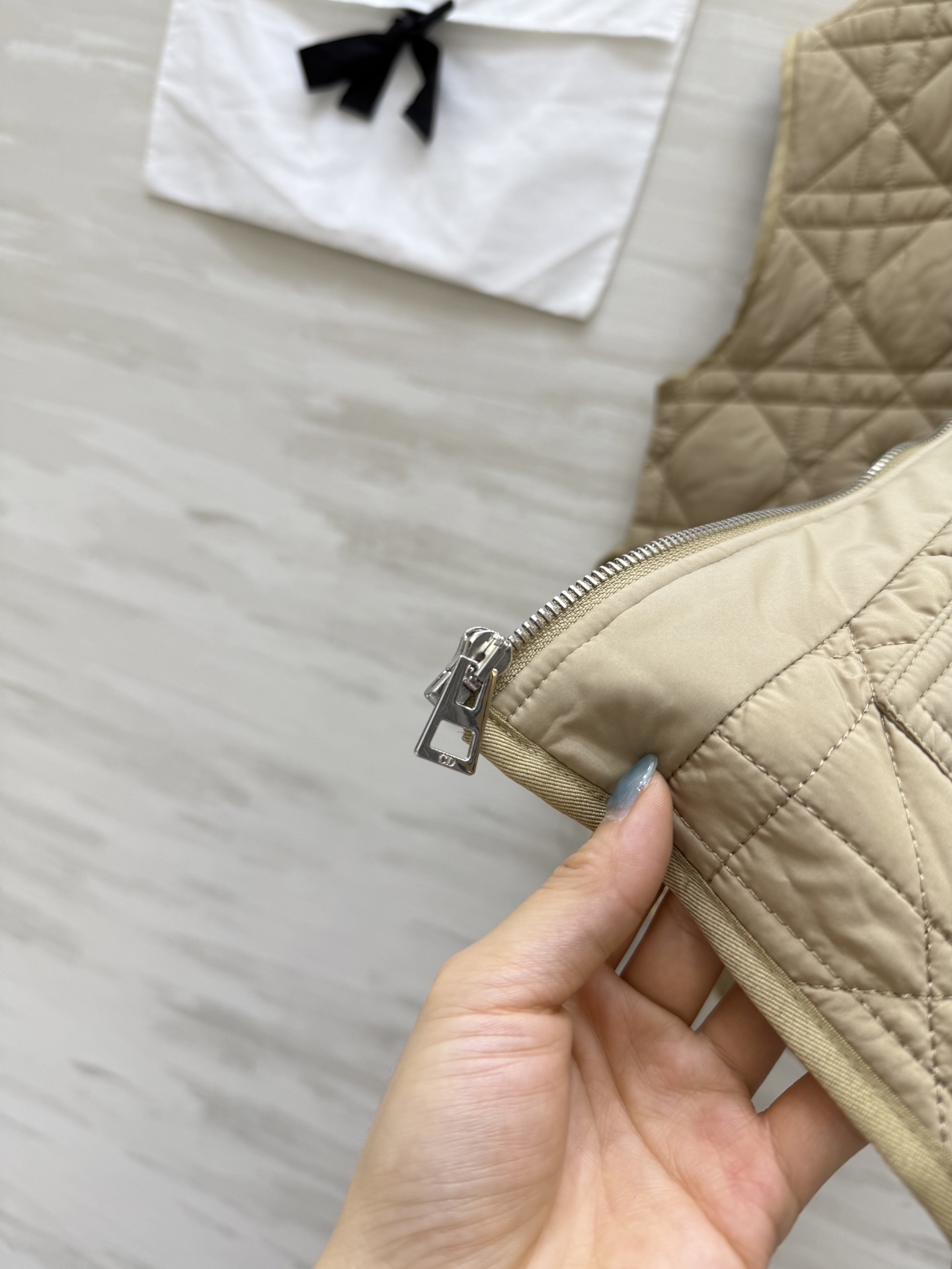 #DIO♡²⁵秋冬新款 戴妃藤格纹棉服马甲 腰带设计收腰显瘦 高品质定制 现货首发size：S/M/L（