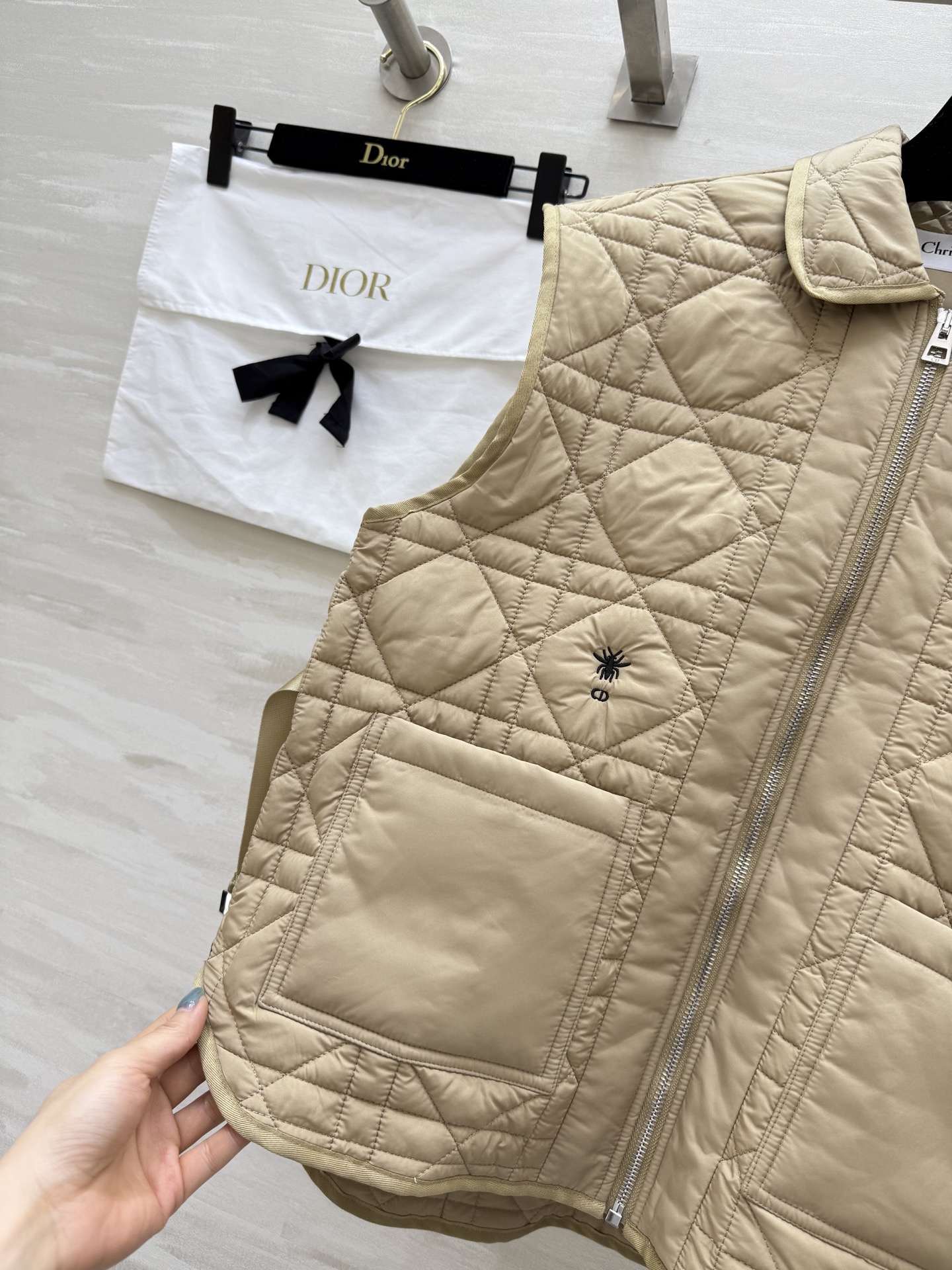 #DIO♡²⁵秋冬新款 戴妃藤格纹棉服马甲 腰带设计收腰显瘦 高品质定制 现货首发size：S/M/L（