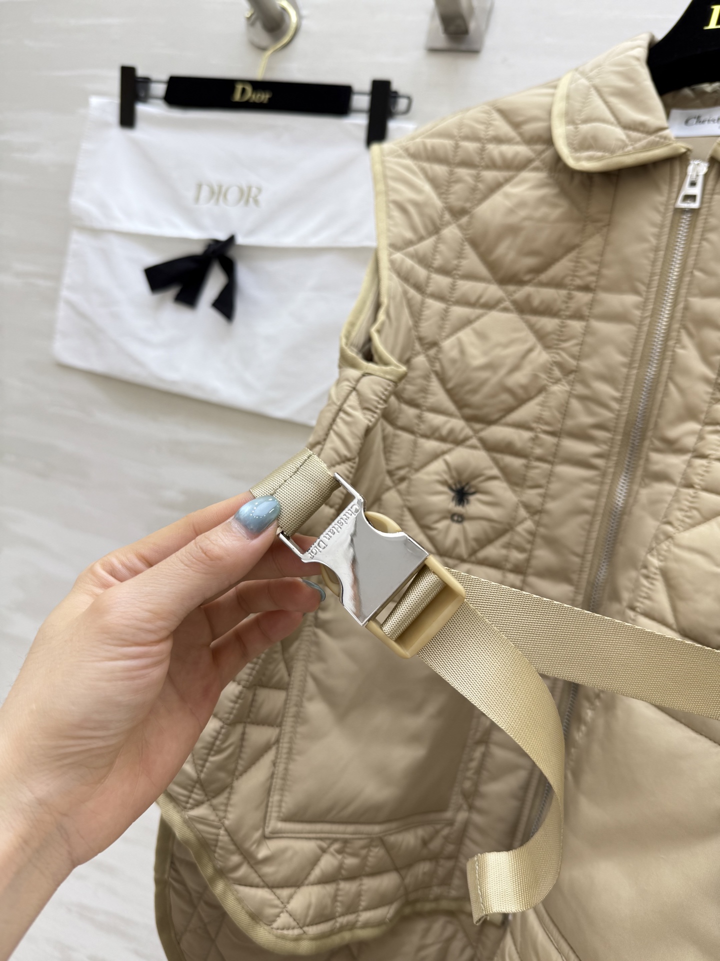 #DIO♡²⁵秋冬新款 戴妃藤格纹棉服马甲 腰带设计收腰显瘦 高品质定制 现货首发size：S/M/L（