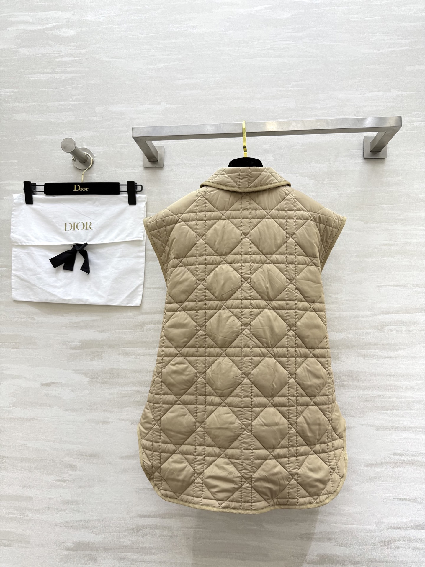 #DIO♡²⁵秋冬新款 戴妃藤格纹棉服马甲 腰带设计收腰显瘦 高品质定制 现货首发size：S/M/L（