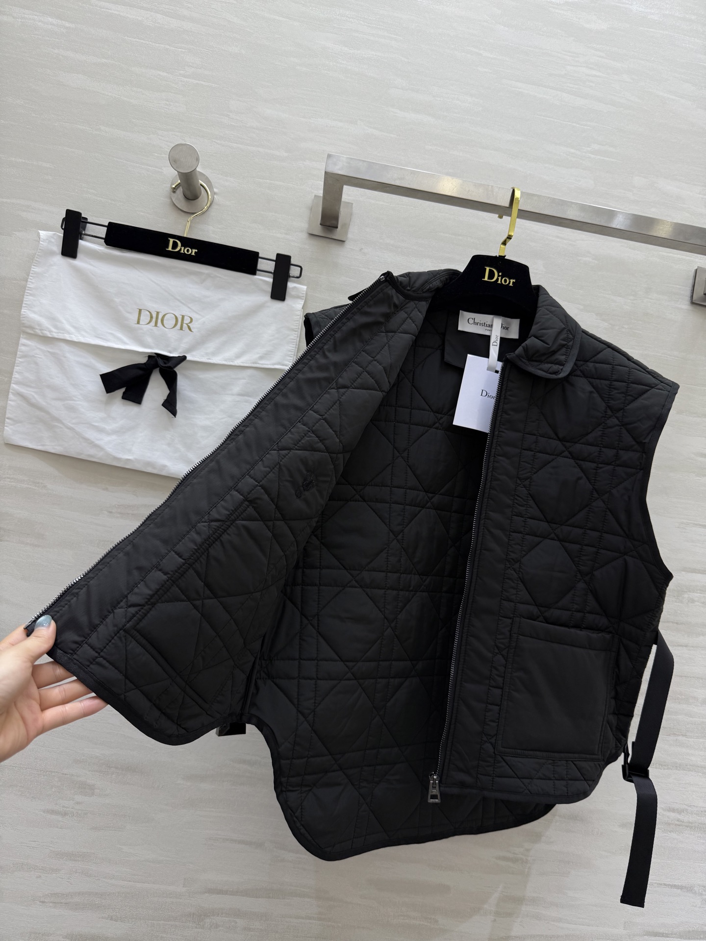 #DIO♡²⁵秋冬新款 戴妃藤格纹棉服马甲 腰带设计收腰显瘦 高品质定制 现货首发size：S/M/L（