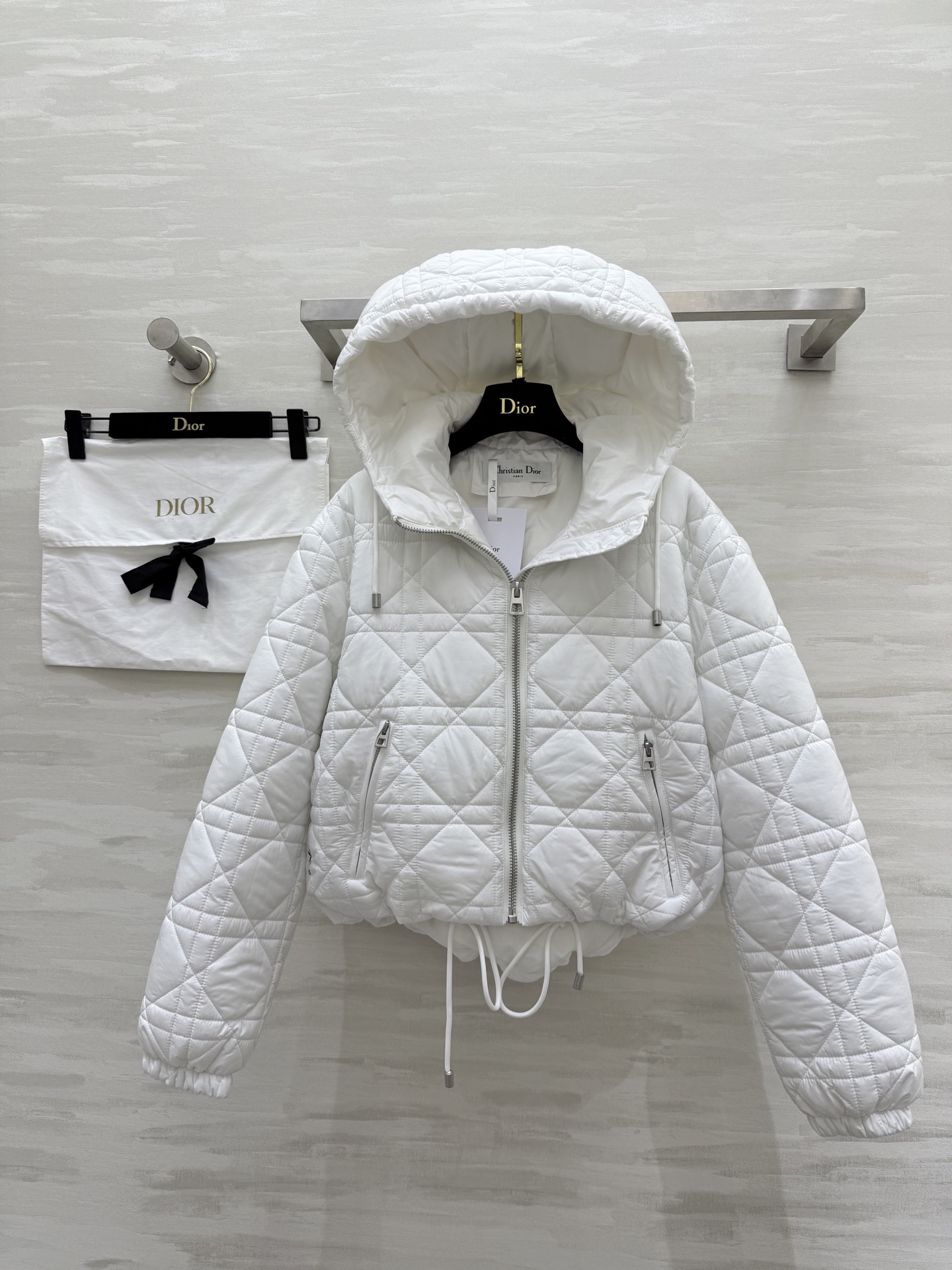 #DIO♡²⁵秋冬新款 戴妃藤格纹连帽羽绒服 内里填充90白鸭绒 超级保暖舒适 高级藤格纹设计 原版开发