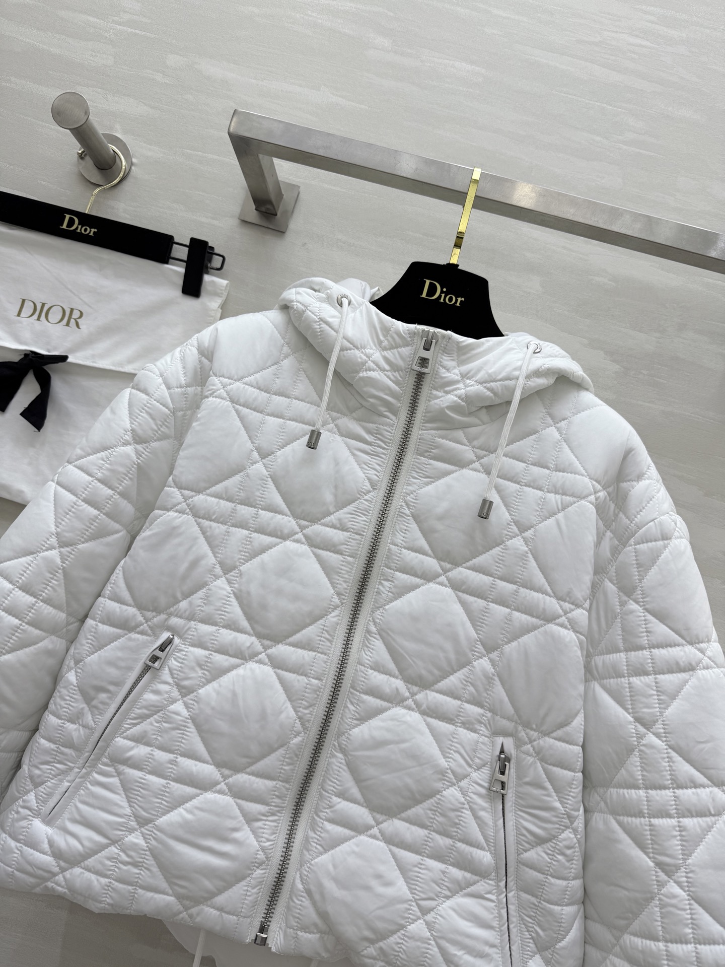 #DIO♡²⁵秋冬新款 戴妃藤格纹连帽羽绒服 内里填充90白鸭绒 超级保暖舒适 高级藤格纹设计 原版开发