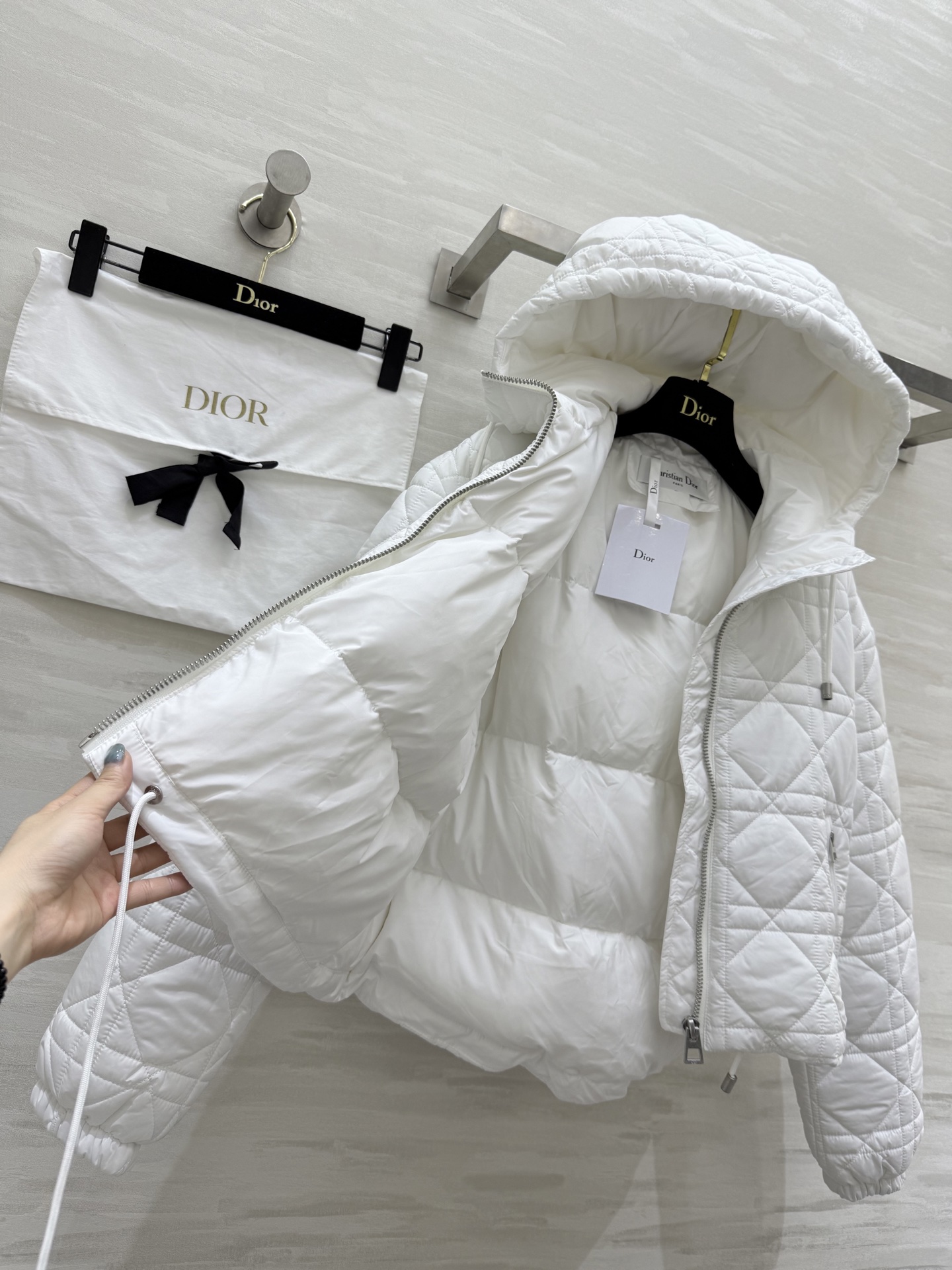 #DIO♡²⁵秋冬新款 戴妃藤格纹连帽羽绒服 内里填充90白鸭绒 超级保暖舒适 高级藤格纹设计 原版开发